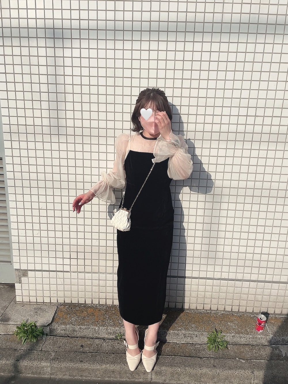 「結婚式、ワンピース、ドレス、お呼ばれスタイル、Chico、春コーデ、シースルー、スウェード、パンプス、チェーンバッグ、大人女子、ブラック、パフスリーブ」｜「Chicoの【WEB限定サイズあり】配色シースルータイトロングドレス（ドレス、ブラック系）」を使った、𝓼𝓱𝓲𝓸さん（レディース・157cm）の春コーディネートの3枚目の写真