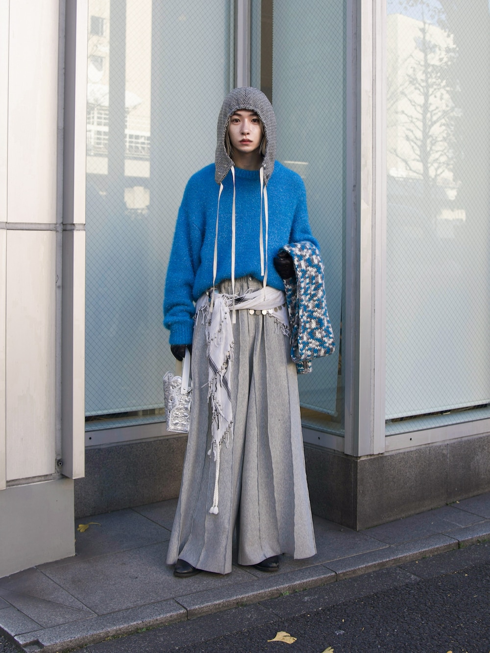 「マイベストコーデ2023、冬コーデ、古着MIX、年末WEAR感謝祭、レザーコート、マフラーコーデ」｜「MAISON SPECIALのLame Pullover Knit/ラメプルオーバーニット【MAISON SPECIAL/メゾンスペシャル】（ニット/セーター、ブルー系）」を使った、renyaさん（メンズ・170cm）の冬コーディネートの3枚目の写真