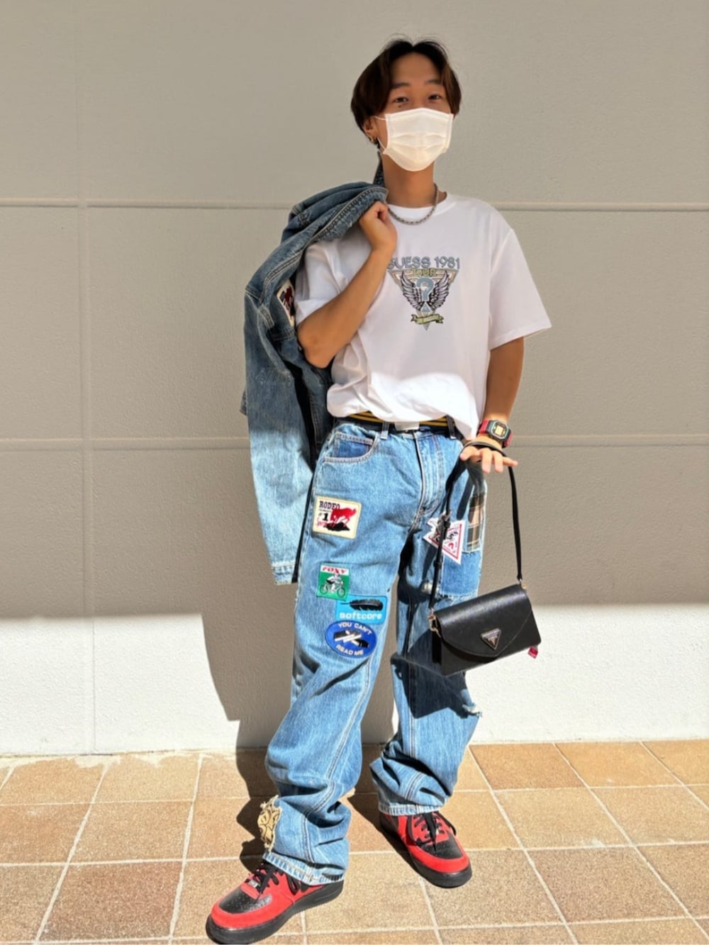 「GUESS、GUESS Originals、market、コラボ商品、セットアップ」｜「GuessのGUESS Originals x MARKET Collection Relaxed Pant（デニムパンツ、ブルー系）」を使った、GUESS JAPANさん（メンズ・158cm）の夏コーディネートの2枚目の写真