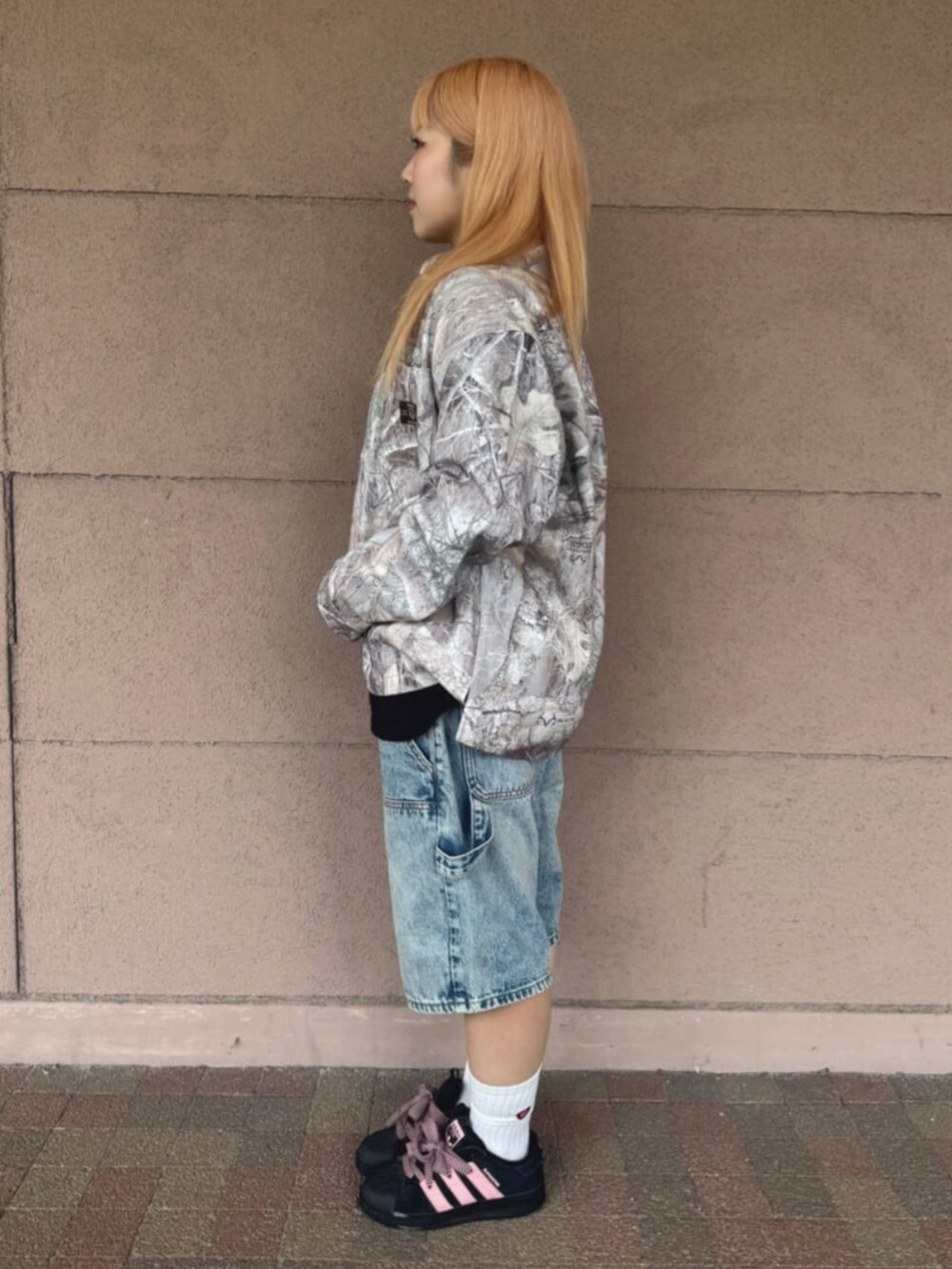 その他のシャツ/ブラウスを着用したレディースの夏コーディネートの3枚目の写真