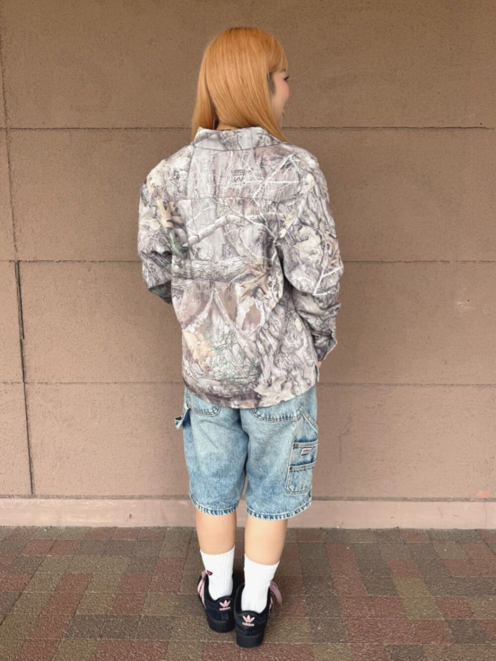 その他のシャツ/ブラウスを着用したレディースの夏コーディネートの2枚目の写真