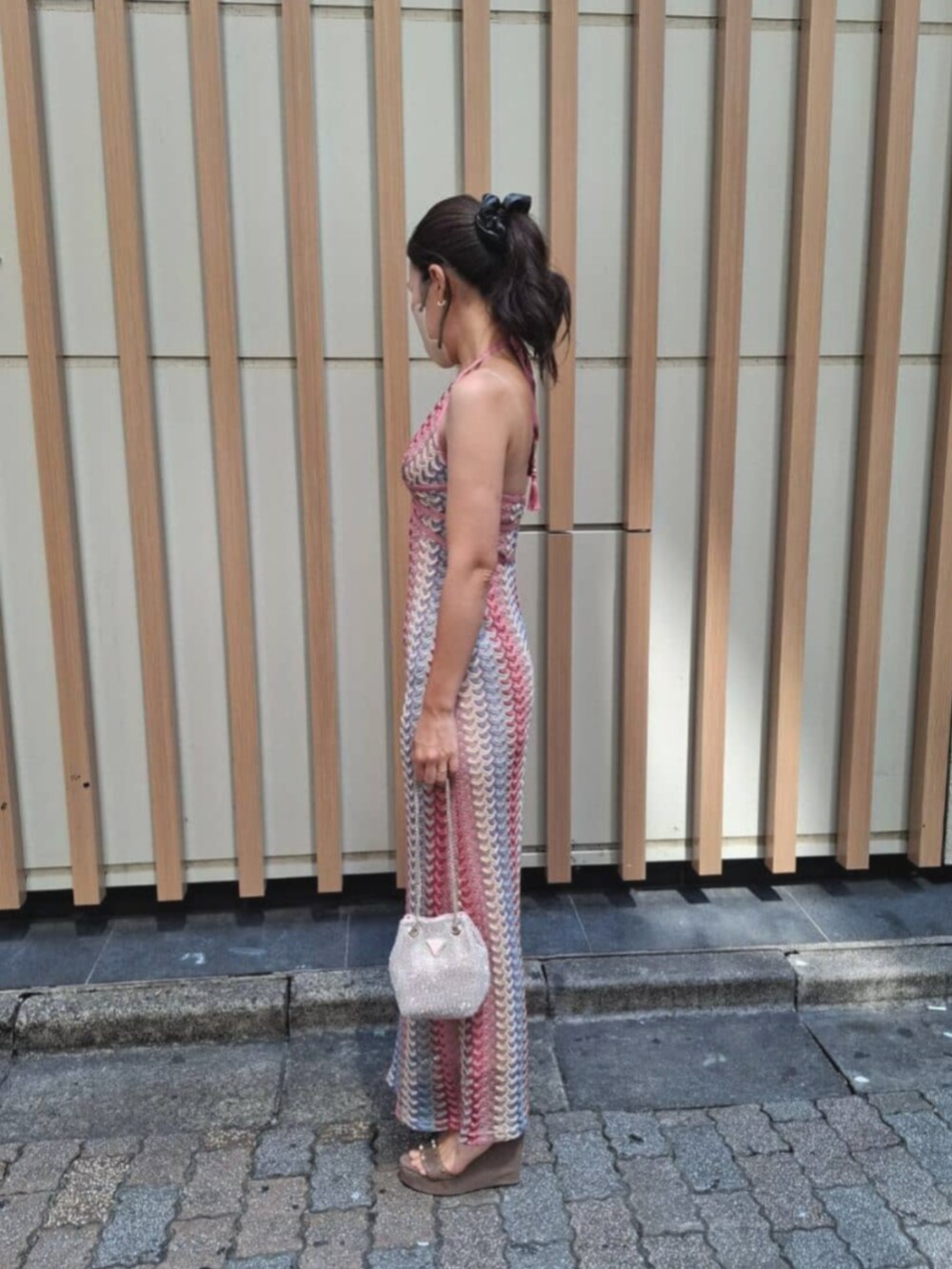 その他のワンピースを着用したレディースの秋コーディネートの3枚目の写真