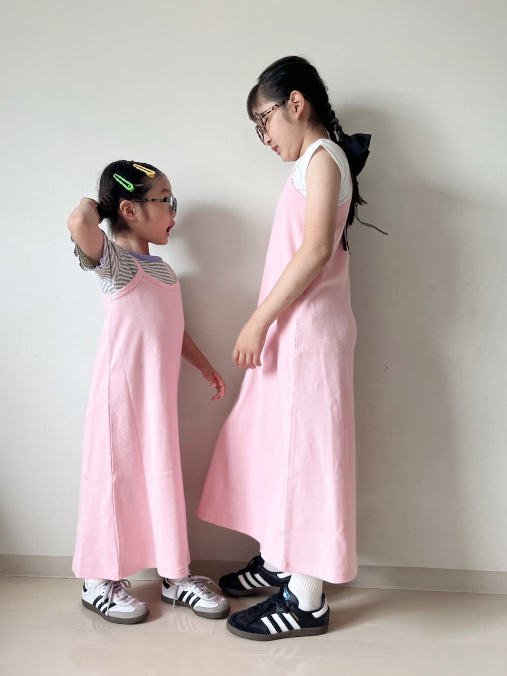 「さらっと晴れやかスナップ、夏だ！Tシャツ着よう！、フェスコーデ、きれいめカジュアル、プチプラ、お出かけコーデ、淡色コーデ、夏コーデ、ワンピース、スニーカー」｜「CIAOPANIC TYPYの【KIDS】バックオープンキャミワンピース（ワンピース、ピンク系）」を使った、* 𝚝𝚘𝚛𝚒𝚌𝚘𝚝*さん（キッズ・135cm）の夏コーディネートの5枚目の写真