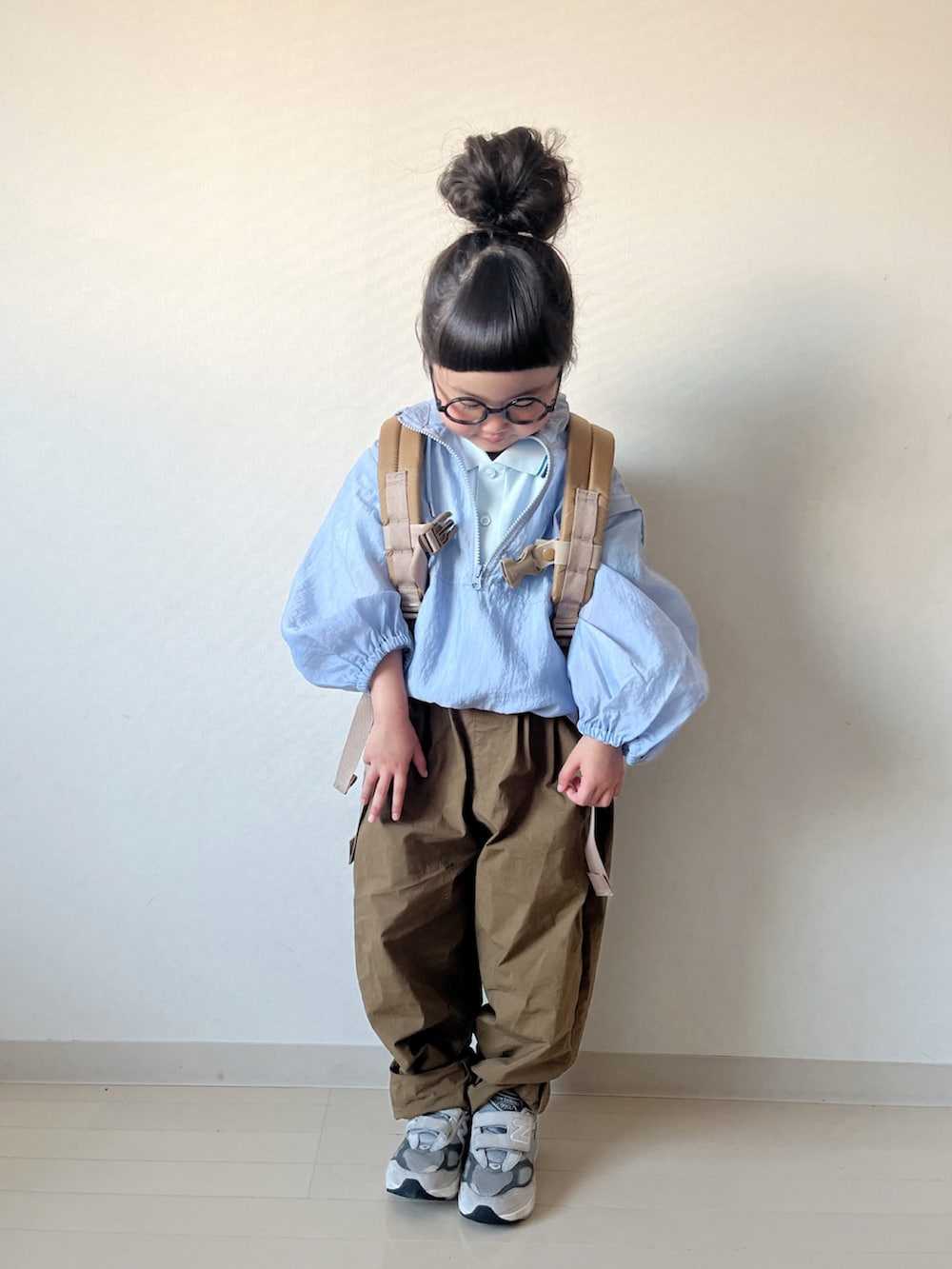 「アウトドアスタイル、タックパンツ、パンツスタイル、パーカー、ポロシャツ、スニーカー、リュック、レイヤードスタイル、春夏コーデ、シアートップス」｜「CIAOPANIC TYPYの【KIDS】シアーナイロン2WAYアノラックパーカー（パーカー、ブルー系）」を使った、* 𝚝𝚘𝚛𝚒𝚌𝚘𝚝*さん（キッズ・100cm）の春コーディネートの2枚目の写真