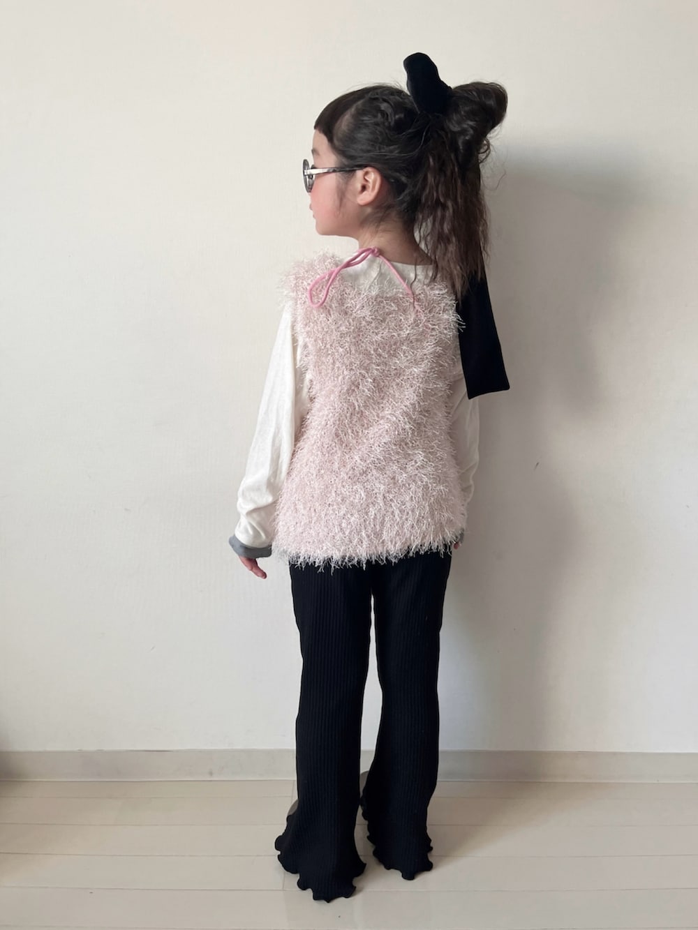 「今日のコーデ、春色、フレアパンツ、ショルダーバッグ、スカート、バルーンスカート、ハイソックス、ニットベスト、ベスト、春コーデ」|「CIAOPANIC TYPYの【2025年S/S新作】【KIDS】クロップド丈シャギーニットベスト(トップス、ピンク系)」を使った、* 𝚝𝚘𝚛𝚒𝚌𝚘𝚝*さん(キッズ・110cm)の春コーディネートの4枚目の写真