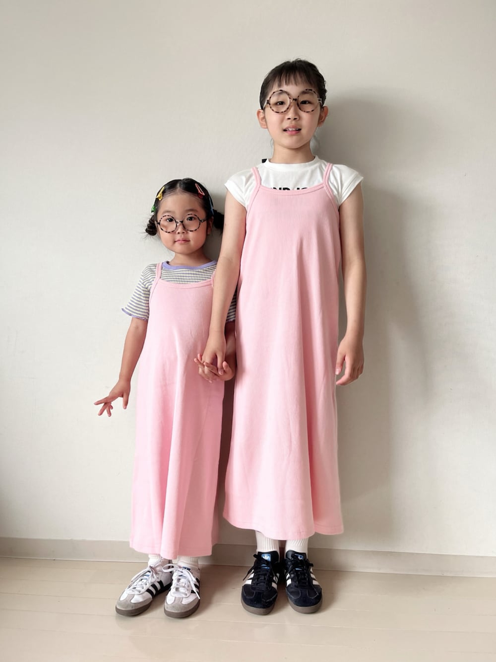 「さらっと晴れやかスナップ、夏だ！Tシャツ着よう！、フェスコーデ、きれいめカジュアル、プチプラ、お出かけコーデ、淡色コーデ、夏コーデ、ワンピース、スニーカー」｜「CIAOPANIC TYPYの【KIDS】バックオープンキャミワンピース（ワンピース、ピンク系）」を使った、* 𝚝𝚘𝚛𝚒𝚌𝚘𝚝*さん（キッズ・135cm）の夏コーディネートの4枚目の写真