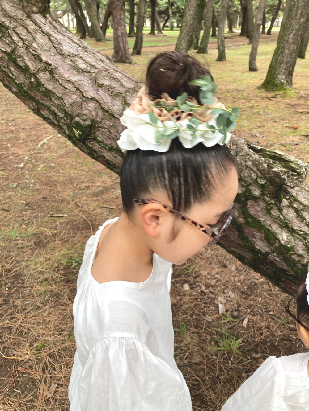 ブラック系のスニーカーを着用したキッズの冬コーディネートの5枚目の写真