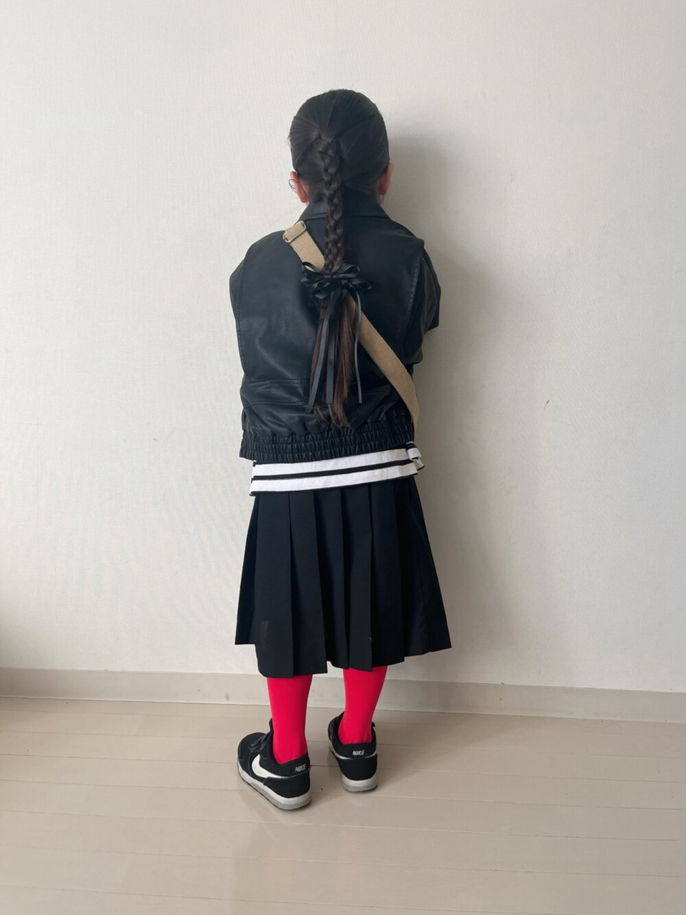 ãã©ãã¯ç³»ã®ã¹ã«ãŒãããã©ãã¯ç³»ã®ãã«ãŸã³ããã¯ã€ãç³»ã®Tã·ã£ã/ã«ãããœãŒãççšãããããºã®å¬ã³ãŒãã£ããŒãã®4æç®ã®åç