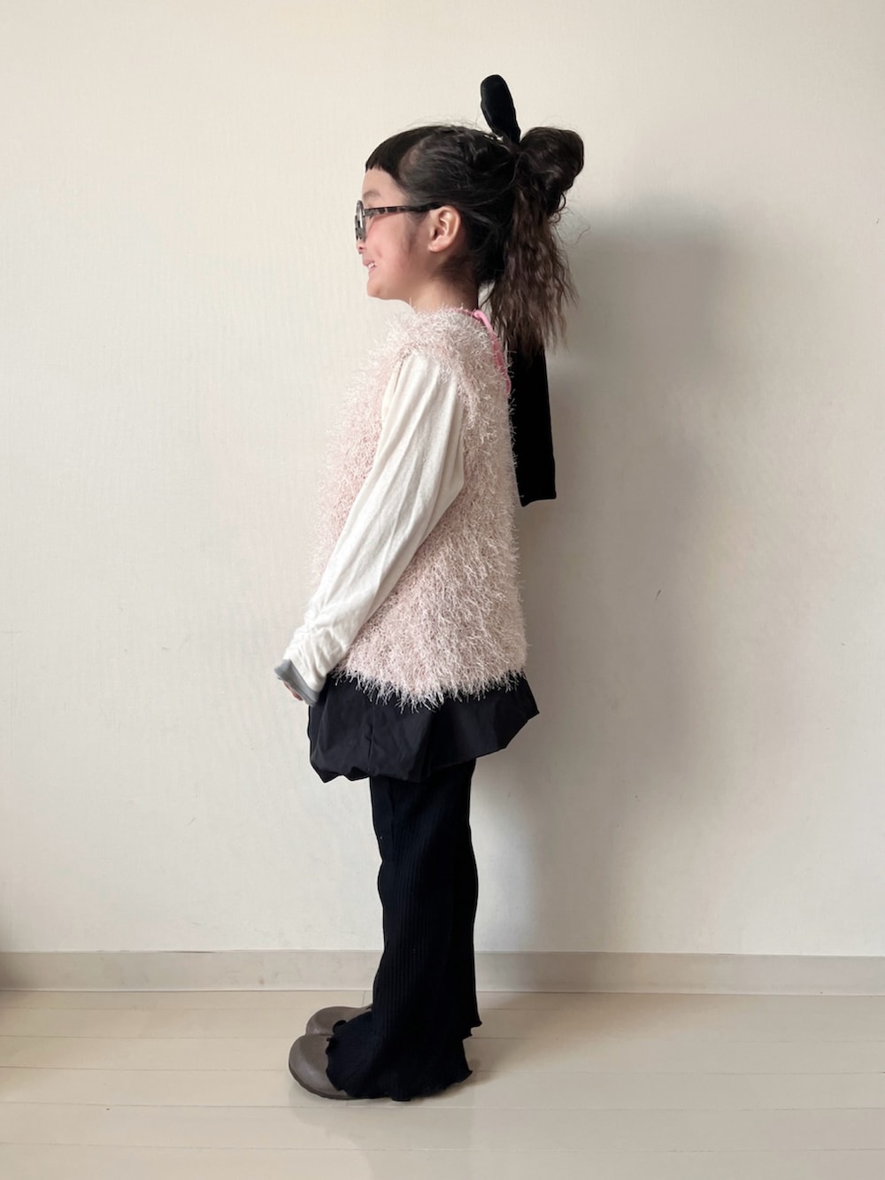 「今日のコーデ、春色、フレアパンツ、ショルダーバッグ、スカート、バルーンスカート、ハイソックス、ニットベスト、ベスト、春コーデ」|「CIAOPANIC TYPYの【2025年S/S新作】【KIDS】クロップド丈シャギーニットベスト(トップス、ピンク系)」を使った、* 𝚝𝚘𝚛𝚒𝚌𝚘𝚝*さん(キッズ・110cm)の春コーディネートの2枚目の写真