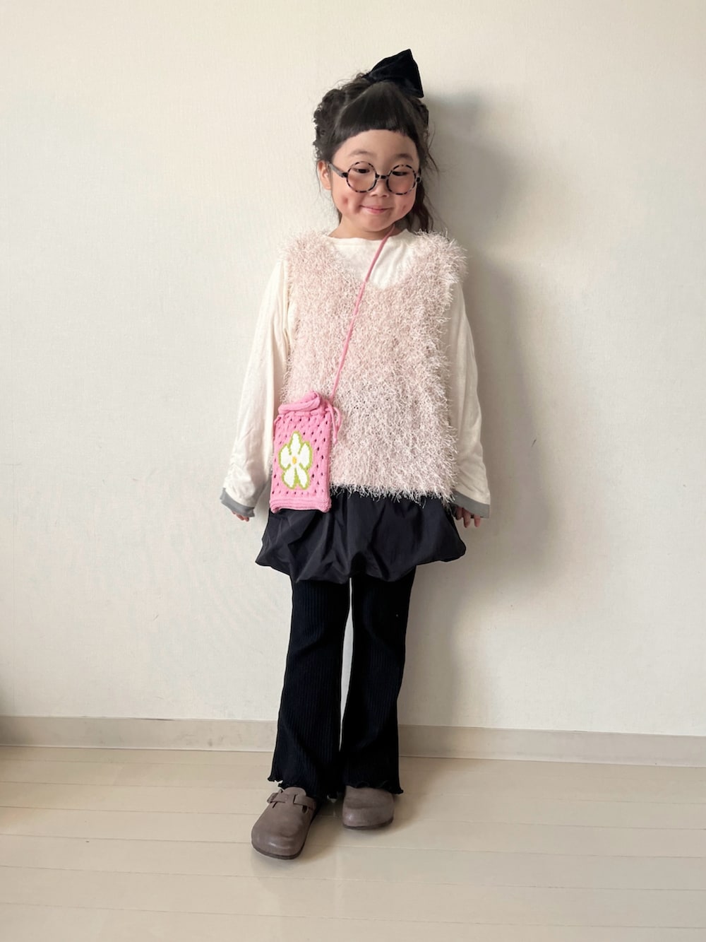 「今日のコーデ、春色、フレアパンツ、ショルダーバッグ、スカート、バルーンスカート、ハイソックス、ニットベスト、ベスト、春コーデ」|「CIAOPANIC TYPYの【2025年S/S新作】【KIDS】クロップド丈シャギーニットベスト(トップス、ピンク系)」を使った、* 𝚝𝚘𝚛𝚒𝚌𝚘𝚝*さん(キッズ・110cm)の春コーディネートの3枚目の写真