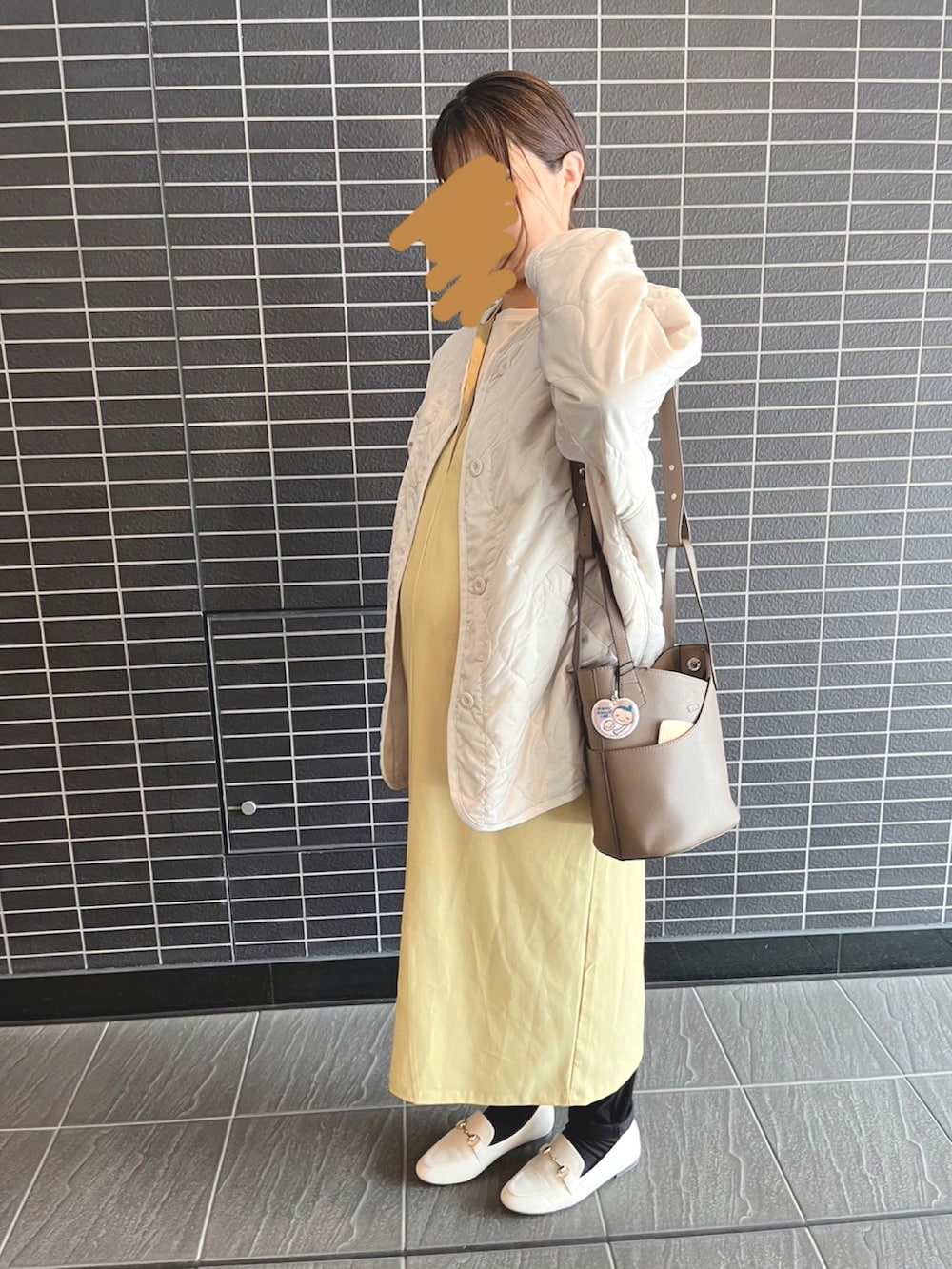 「休日スタイル、キッズコーデ、男の子コーデ、ママコーデ、マタニティ、ママファッション、2人目妊娠中、イエロー、ジャンパースカート、ローファー×靴下、はるコーデ、プチプラ、カジュアルコーデ、おしゃれさんと繋がりたい、5歳」|「DISCOATのノースリジャンスカ(ジャンパースカート、イエロー系)」を使った、yooさん(キッズ・120cm)の冬コーディネートの2枚目の写真