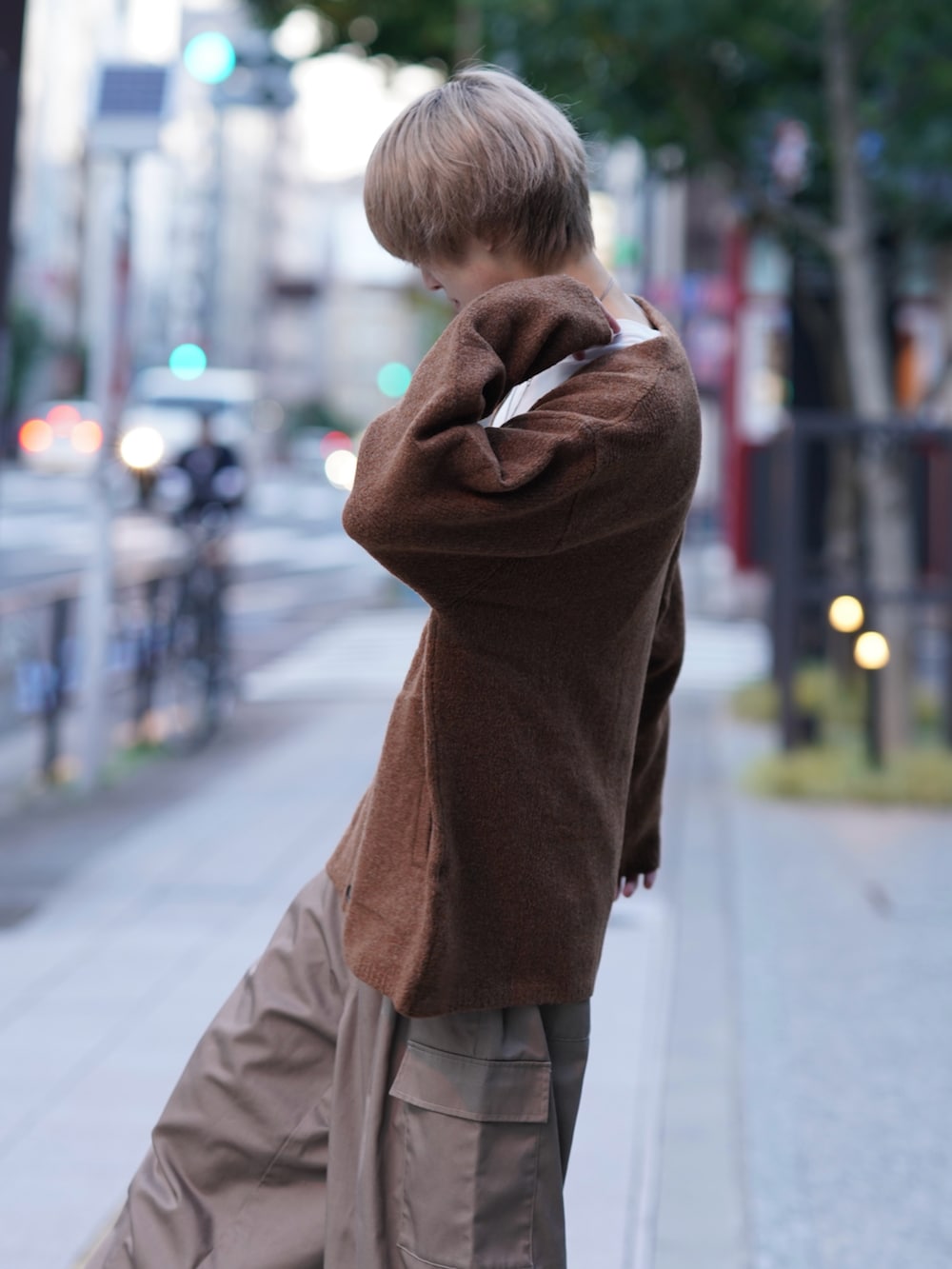 「秋服、大人カジュアル、シンプルスタイル、シンプルコーデ、淡色コーデ、秋っぽコーデ更新中、オトナカジュアル、初秋コーデ、カジュアルコーデ、きれいめカジュアル、メンズファッション、お洒落さんとつながりたい、秋服準備はじめました、ゆるコーデ、シャツスタイル」｜「GUのアイテム（カーディガン/ボレロ、ブラウン系）」を使った、taiさん（メンズ・179cm）の秋コーディネートの4枚目の写真