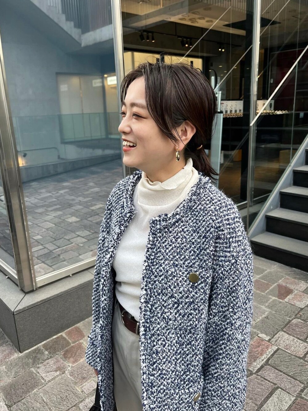 「服とコスメでなりたい自分に、クリスマスに着たい服、冬、大人女子、秋冬コーデ、パンツコーデ、休日コーデ、シンプルスタイル、きれいめカジュアル、お洒落さんとつながりたい、パンツスタイル、お出かけコーデ、ツイード、ツイードジャケット、RIVEDROITE」｜「RIVE DROITEの上品さを兼ね備えた大人のためのワイドパンツ/ダブルクロスセミワイドパンツ（その他パンツ、ホワイト系）」を使った、chika_shiさん（レディース・157cm）の冬コーディネートの4枚目の写真