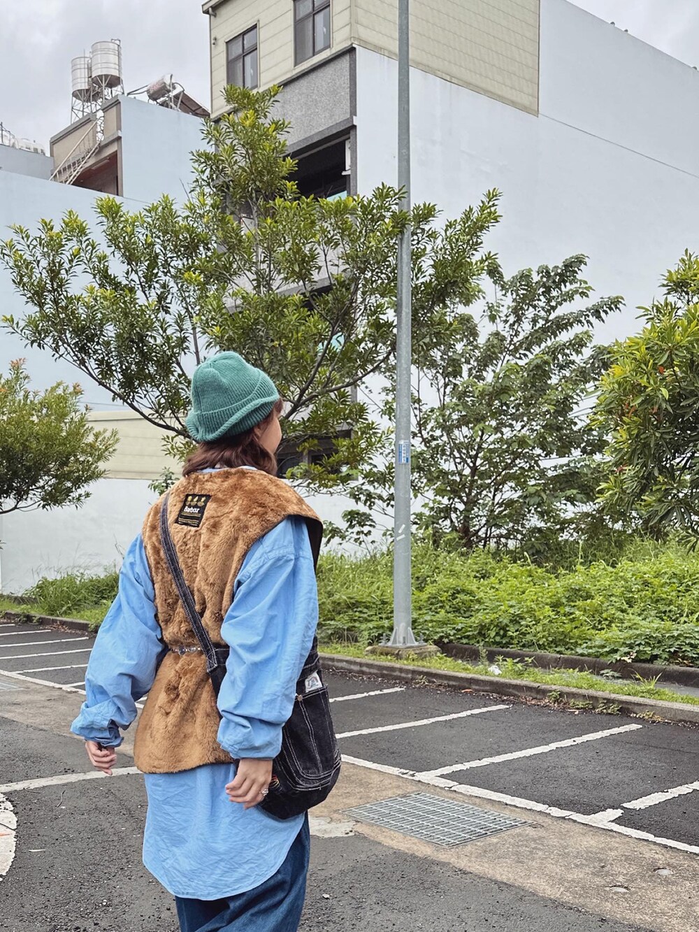 「BARBOUR STYLE、barbour、冬のコーデ、今日のコーデ、秋冬、休日コーデ、2022秋冬、outfit、古着、古着MIX」｜「Barbourのアイテム（ベスト、ブラウン系）」を使った、Yuさん（レディース・158cm）の冬コーディネートの3枚目の写真