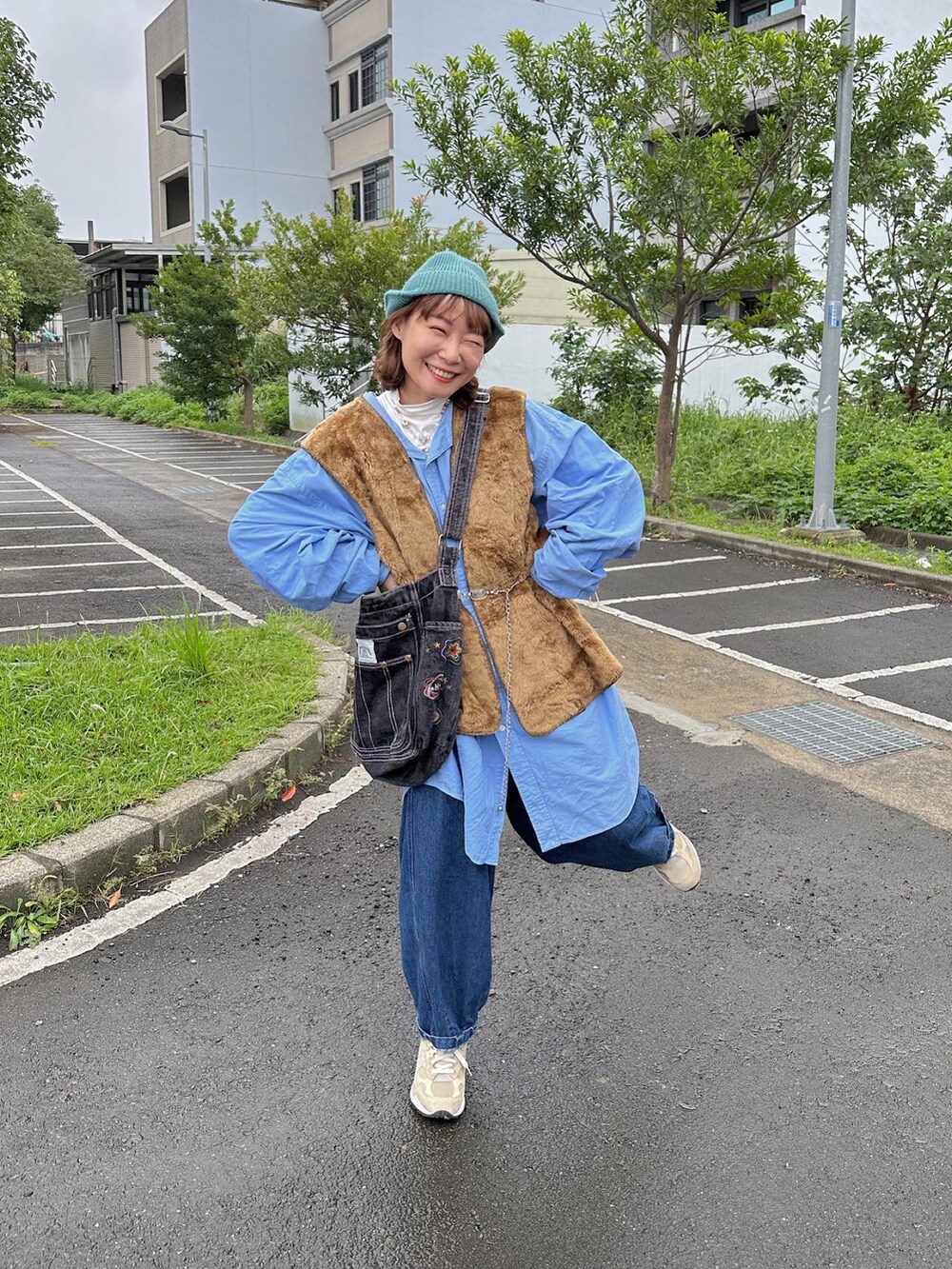 「BARBOUR STYLE、barbour、冬のコーデ、今日のコーデ、秋冬、休日コーデ、2022秋冬、outfit、古着、古着MIX」｜「Barbourのアイテム（ベスト、ブラウン系）」を使った、Yuさん（レディース・158cm）の冬コーディネートの2枚目の写真