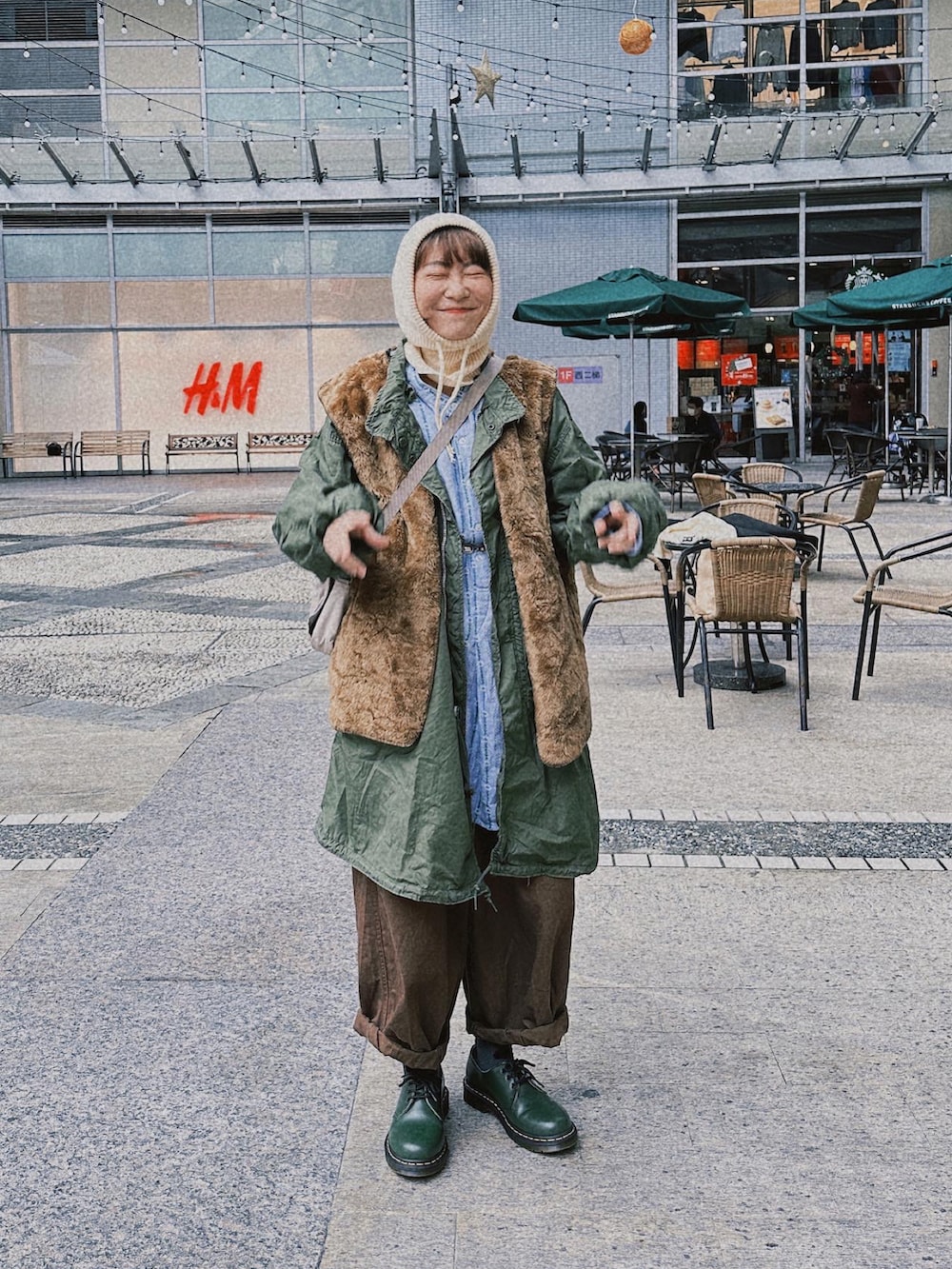 「冬コーデ、休日スタイル、冬服、ootd、低身長、m65parka、m65パーカー、vintage、古着MIX、古着コーデ、古着、barbour、DrMartens、drmartenstyle」｜「Dr. Martensのアイテム（その他シューズ、グリーン系）」を使った、Yuさん（レディース・158cm）の冬コーディネートの2枚目の写真