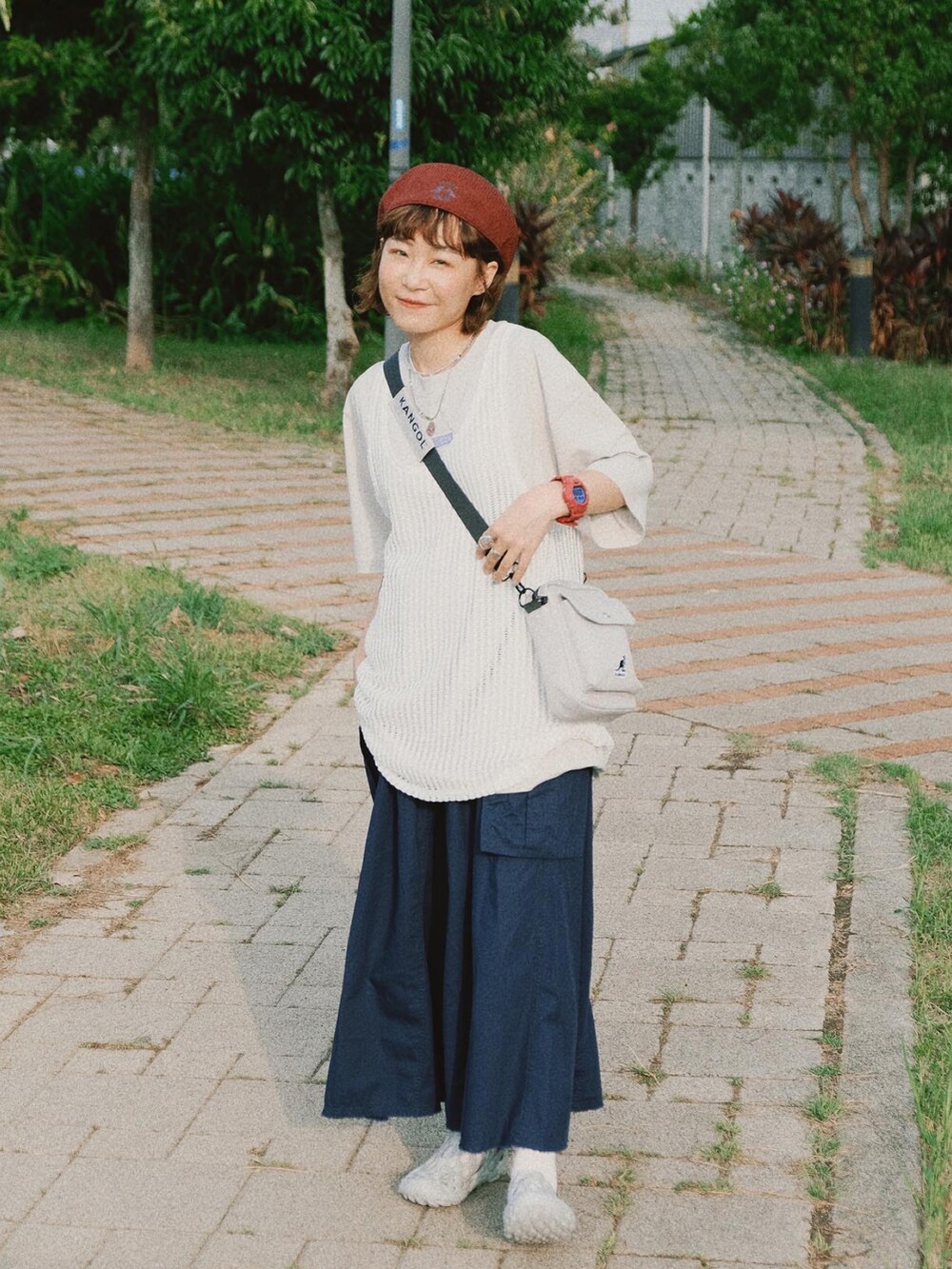 「ootd、夏、街頭穿搭、merrell、KANGOL、outfit」｜「MERRELLのアイテム（シューズ、グレー系）」を使った、Yuさん（レディース・158cm）の夏コーディネートの4枚目の写真