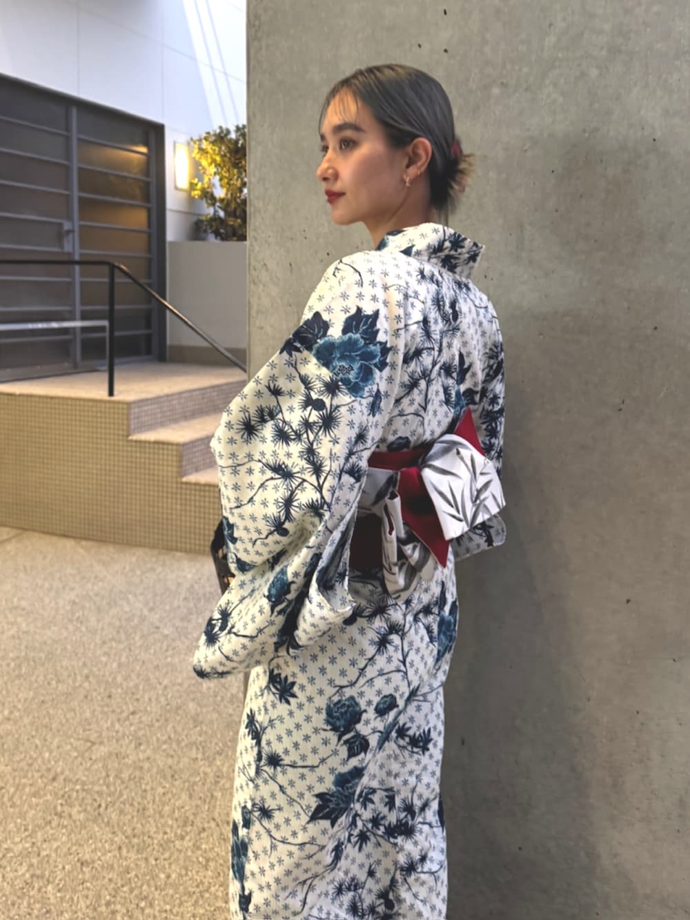 「AMERI、amerivintage、アメリ、浴衣、浴衣女子、浴衣コーデ、夏コーデ、夏、花火大会、イベントコーデ、イベント、納涼船、オトナ女子、大人コーデ、夏祭り」｜「AmeriのKEITAMARUYAMA × Ameri IVORY FLOWER YUKATA（浴衣、ホワイト系）」を使った、AMERI VINTAGEさん（レディース・160cm）の春コーディネートの5枚目の写真