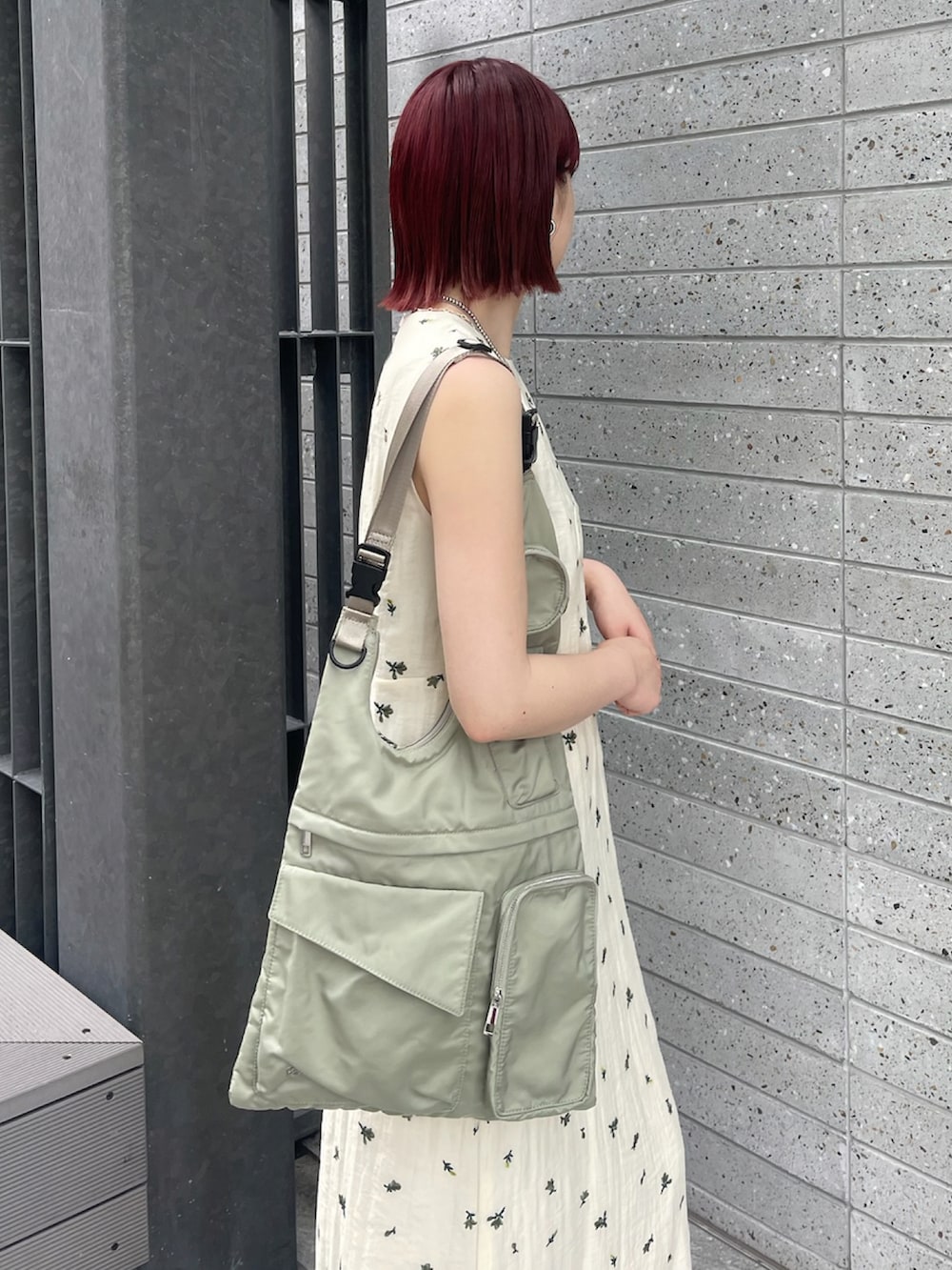「AMERI、amerivintage、サンダル、夏コーデ、夏服、オトナカジュアル、休日スタイル、韓国ファッション、ラフコーデ、花柄ワンピース、ワンピース、夏ワンピース、今日のコーデ、ootd、大人可愛い」｜「AmeriのMEDI SMALL FLOWER NS DRESS（ワンピース、ホワイト系）」を使った、AMERI VINTAGEさん（レディース・160cm）の夏コーディネートの5枚目の写真