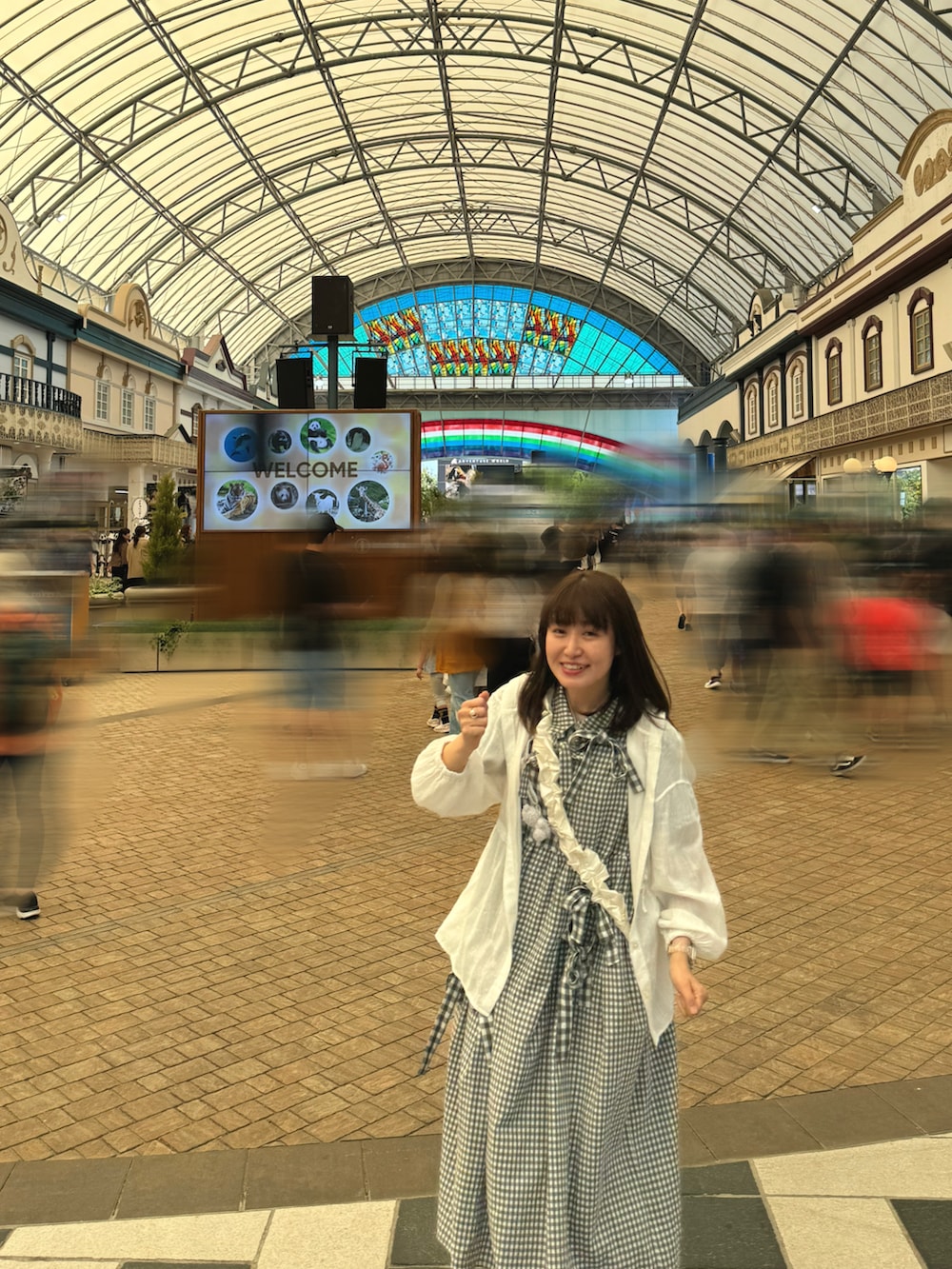 「モノトーンコーデ、ギンガムチェック、おでかけコーデ、リュック、旅行コーデ、パンダ、ワンピース」｜「Dr. MartensのDr. Martens/ドクターマーチン 1461 QUAD 3 ホール シューズ 25567001（ドレスシューズ、ブラック系）」を使った、Hidemi さん（レディース・153cm）の春コーディネートの2枚目の写真