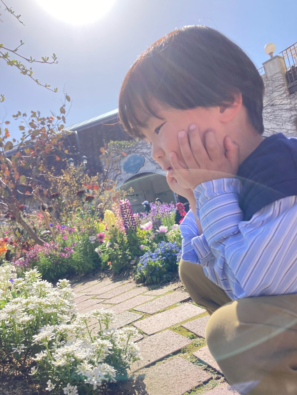 「petit main、ベスト、男の子、4歳、レイヤード風」｜「petit mainのベストドッキング長袖シャツ（シャツ/ブラウス、ブルー系）」を使った、EJEMさん（キッズ・120cm）の春コーディネートの3枚目の写真