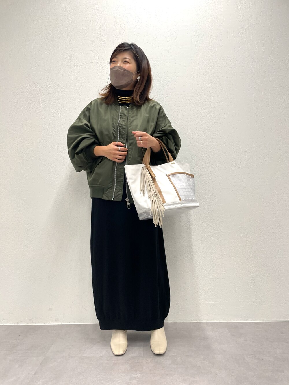 「タートルネック、大人女子、ビニールバック、クリアバッグ、MA-1、russet(russet)、おめかしトート、near.nippon、フリンジ、フリンジバッグ、dholic、アンティーク」｜「DHOLICのアイテム（ブーツ、ベージュ系）」を使った、megmillianさん（レディース・160cm）の冬コーディネートの2枚目の写真