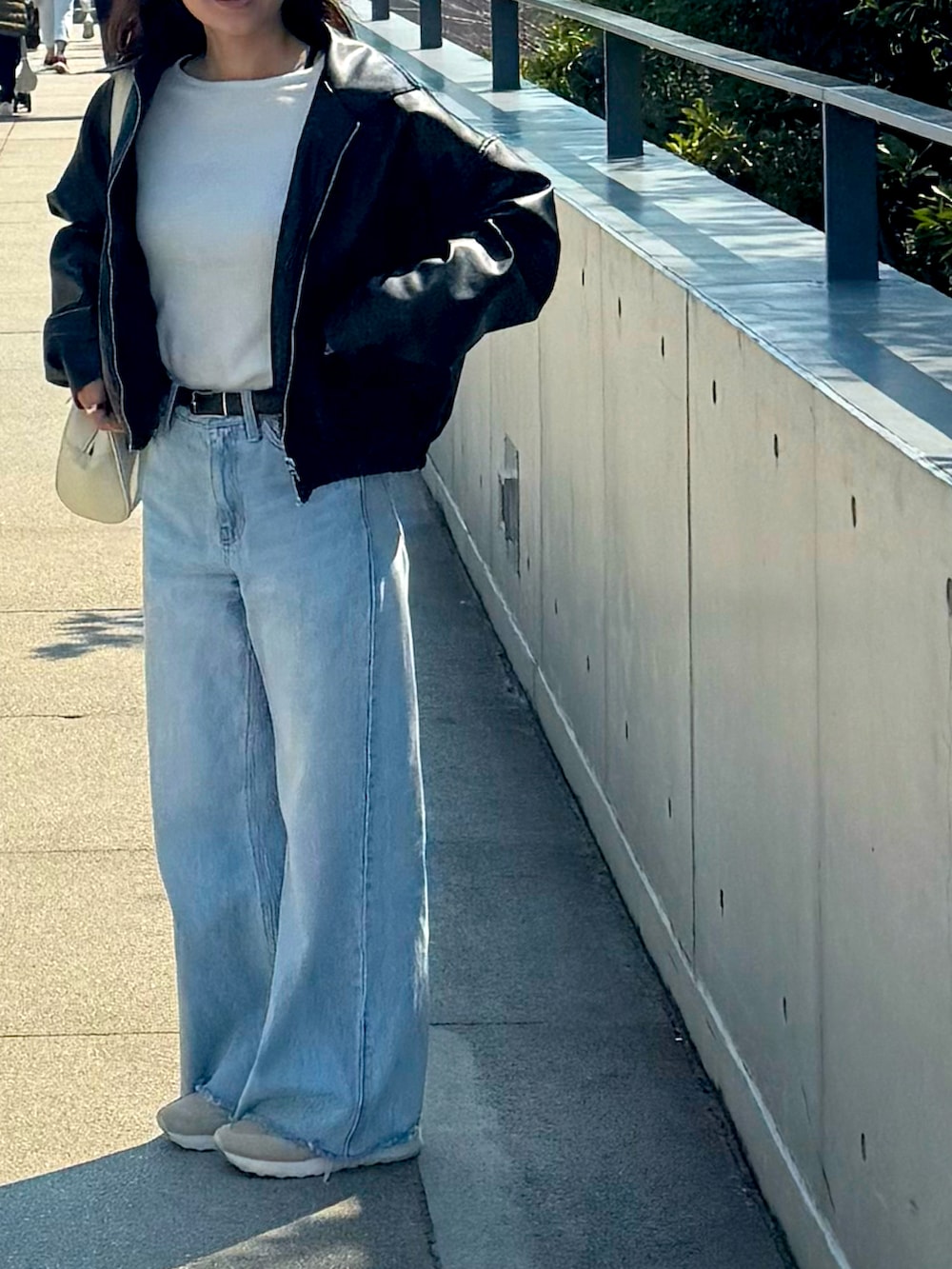 「NEW BALANCEのNew Balance ニューバランス UL420M（スニーカー、ベージュ系）」を使った、miiさん（骨格ウェーブ・レディース・150cm）の春コーディネートの2枚目の写真