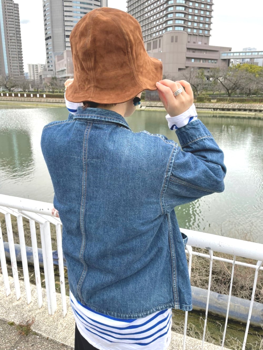 「春服、orcival、KLEMAN」｜「orSlowのアイテム（デニムジャケット、ブルー系）」を使った、yukaさん（レディース・163cm）の春コーディネートの2枚目の写真