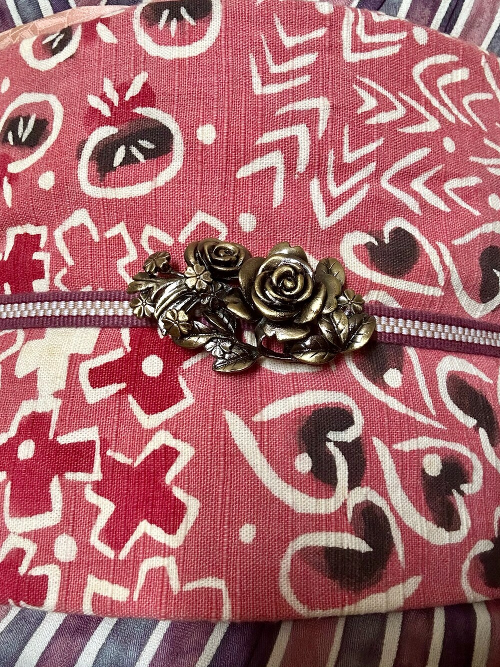 ピンク系の和装小物、ピンク系の着物を着用したレディースの秋コーディネートの3枚目の写真