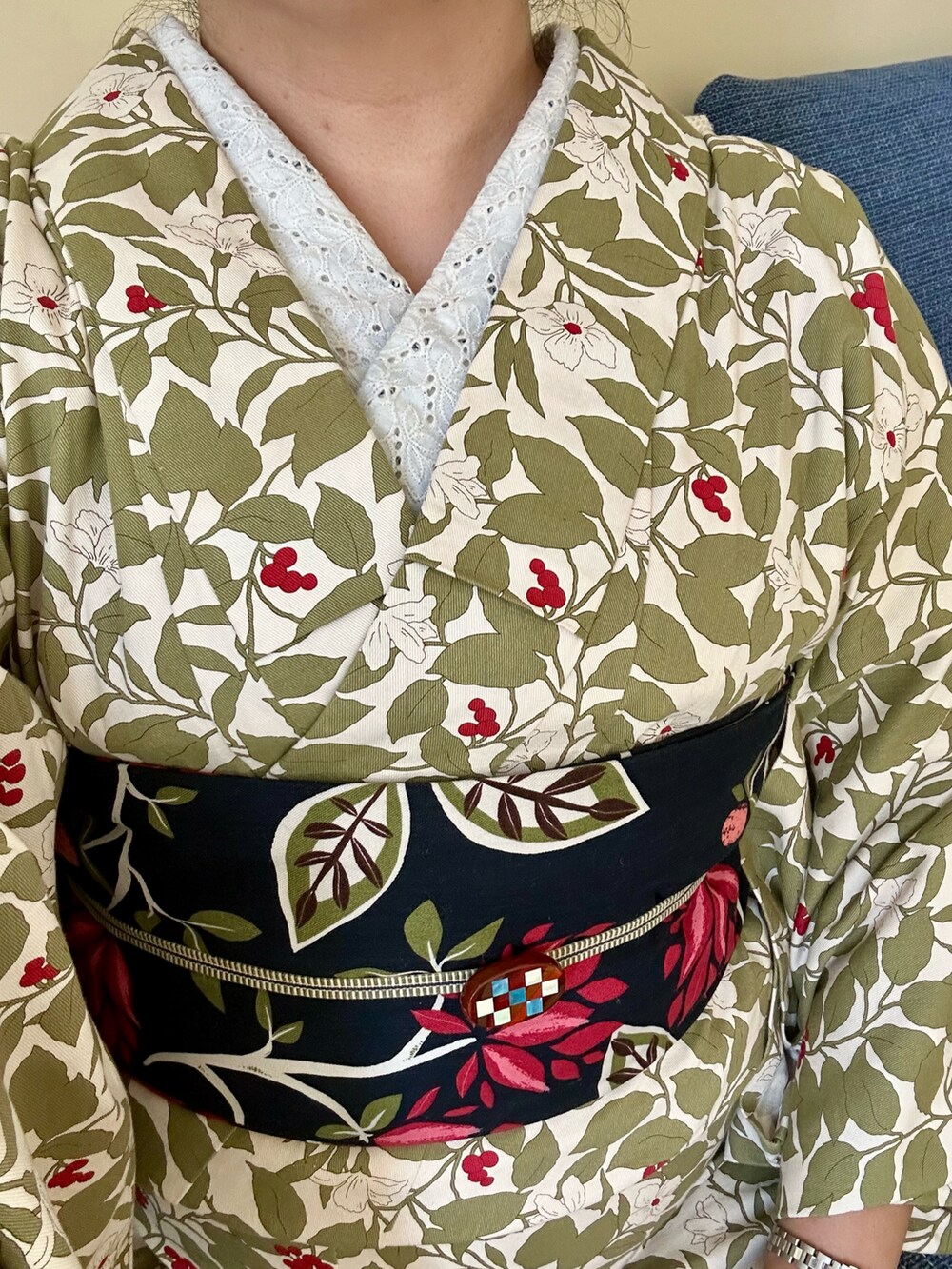 ホワイト系の着物を着用したレディースの春コーディネートの2枚目の写真