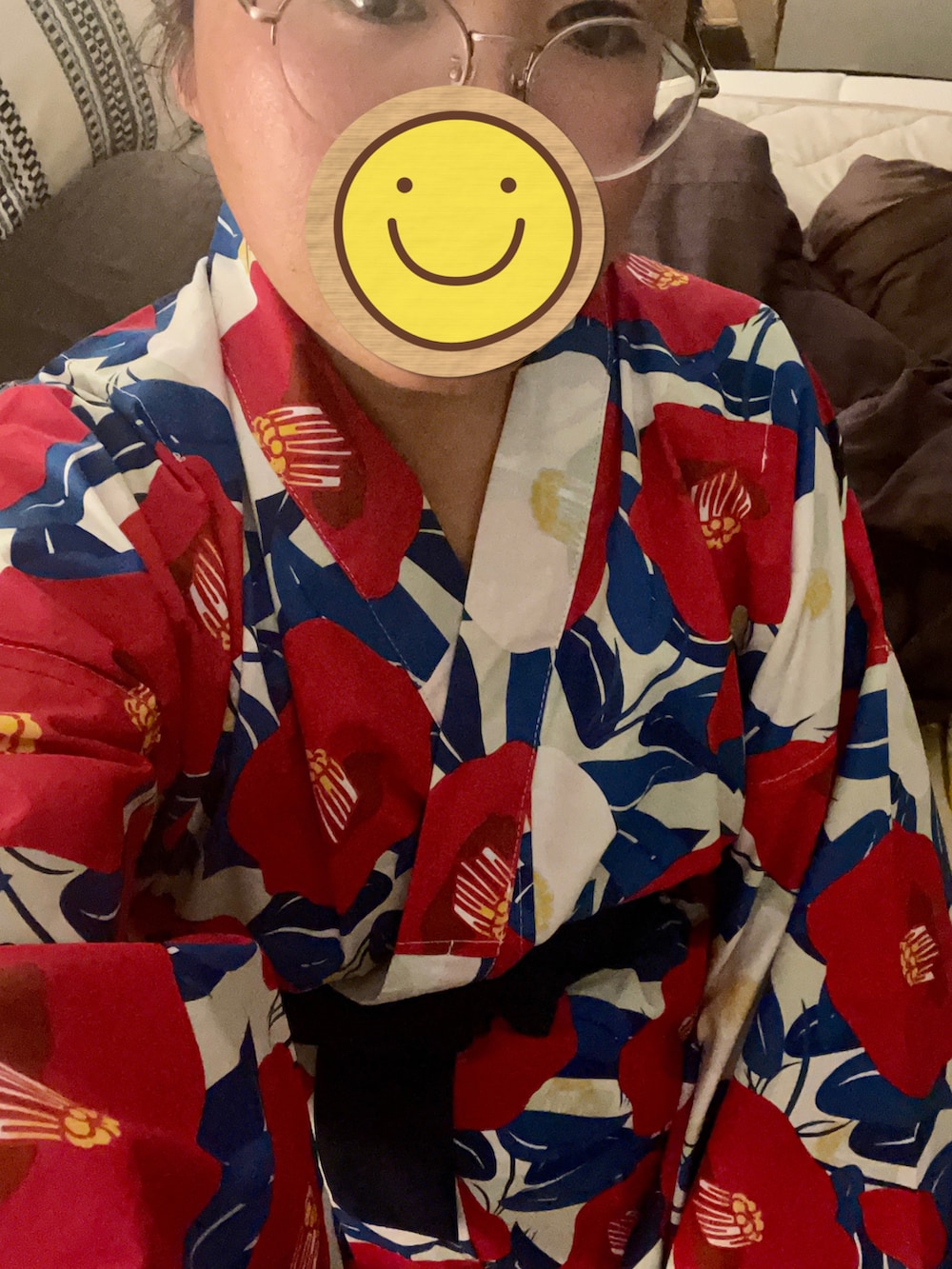 レッド系の浴衣を着用したレディースの春コーディネートの2枚目の写真