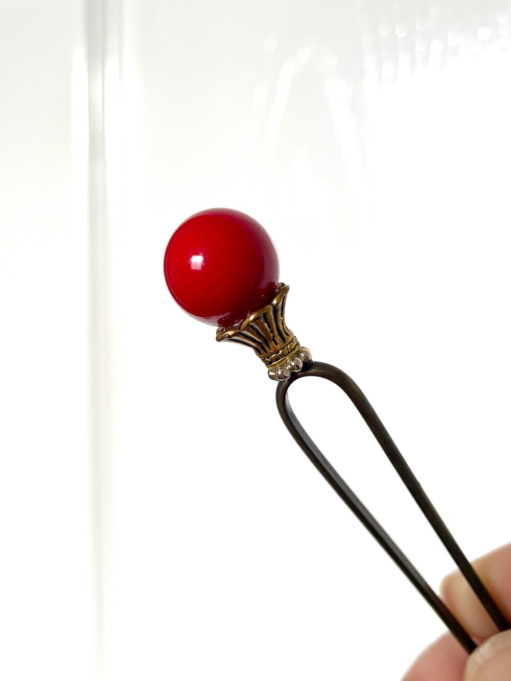 ブラック系の着物を着用したレディースの春コーディネートの4枚目の写真