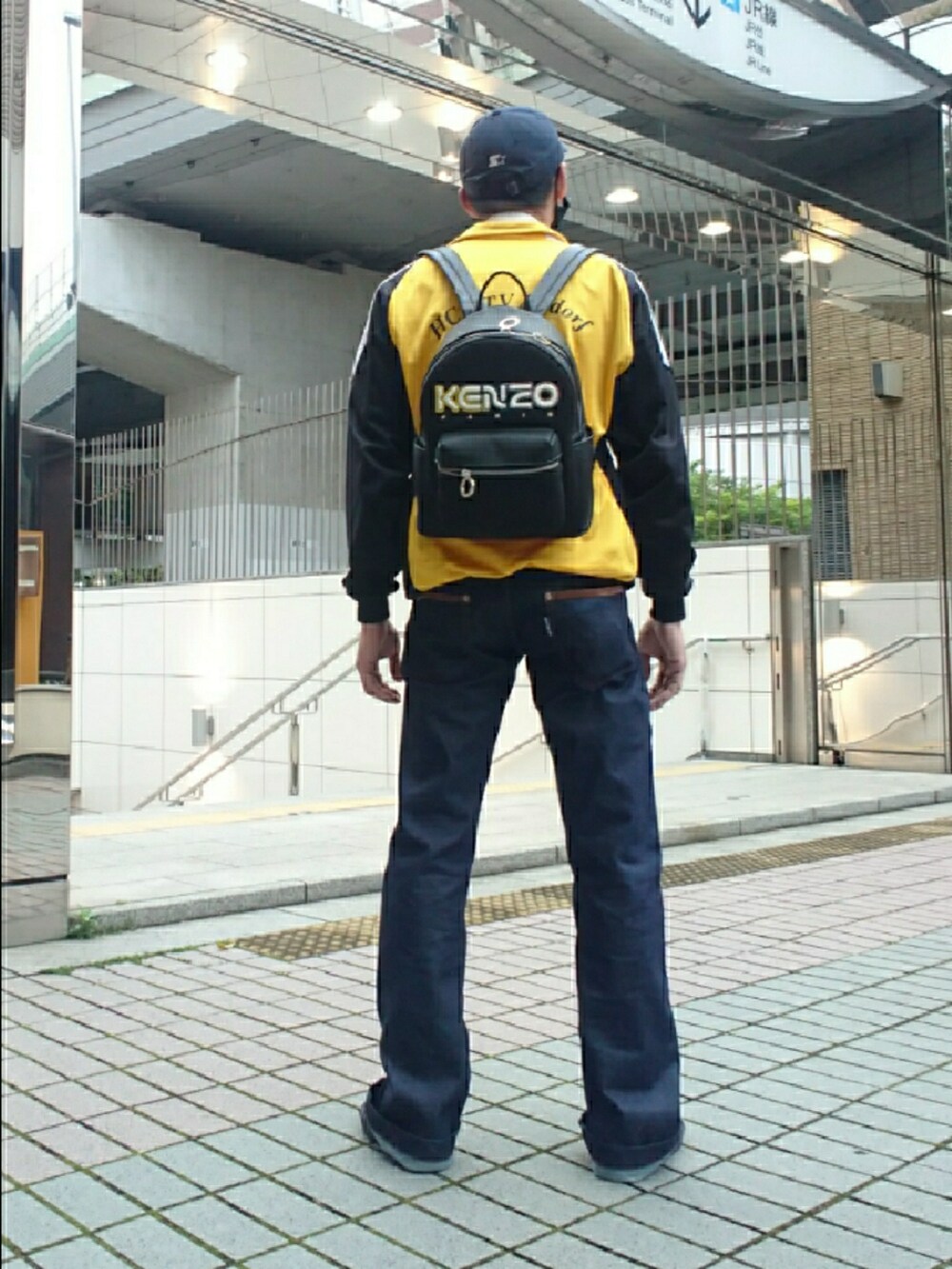 「ベースボールキャップ、トラックジャケット、ドレスシャツ、ネクタイ、フレアデニム、グルカサンダル、テイストミックス、starter、アディダス、Missoni、BODY BUTTER、BEAMS、ブルックスブラザーズ、KENZO」｜「STARTERの∴WEGO/別注STARTER TC TWILL TRAD CAP（キャップ、その他）」を使った、たっくんさん（メンズ・176cm）の春コーディネートの2枚目の写真