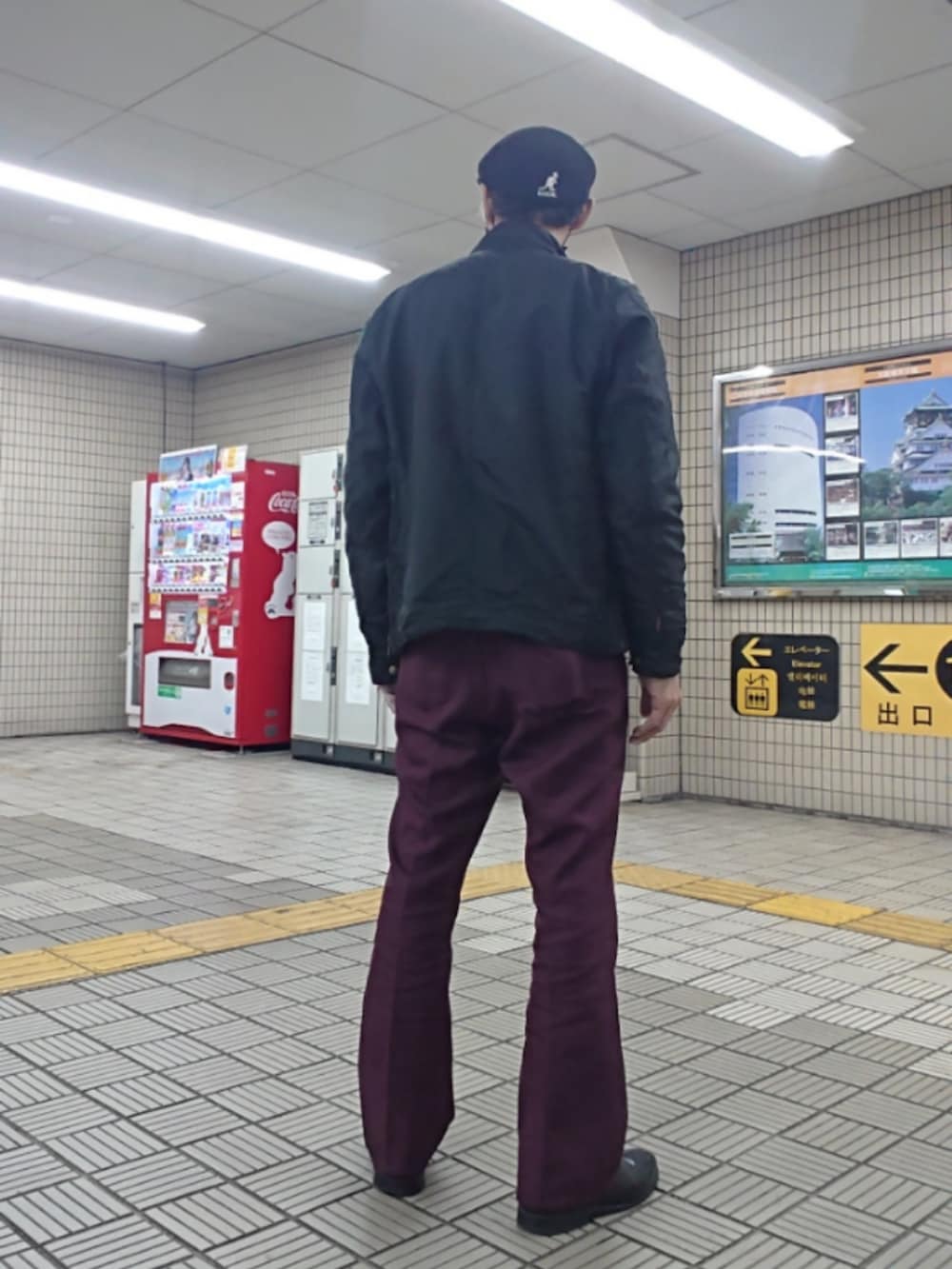 「ハンチング帽、ナイロンジャケット、ドレスシャツ、ネクタイ、カーディガン、ランチャーパンツ、ドレスシューズ、KANGOL、ベルスタッフ、ポロラルフローレン、クリスチャンディオール、IZODLACOSTE、BOSTONIAN」|「KANGOLのKANGOL(カンゴール)WOOL 504/ウールハンチング/ベレー帽 メンズ レディース(ハンチング/ベレー帽、ブラック系)」を使った、たっくんさん(メンズ・176cm)の春コーディネートの2枚目の写真