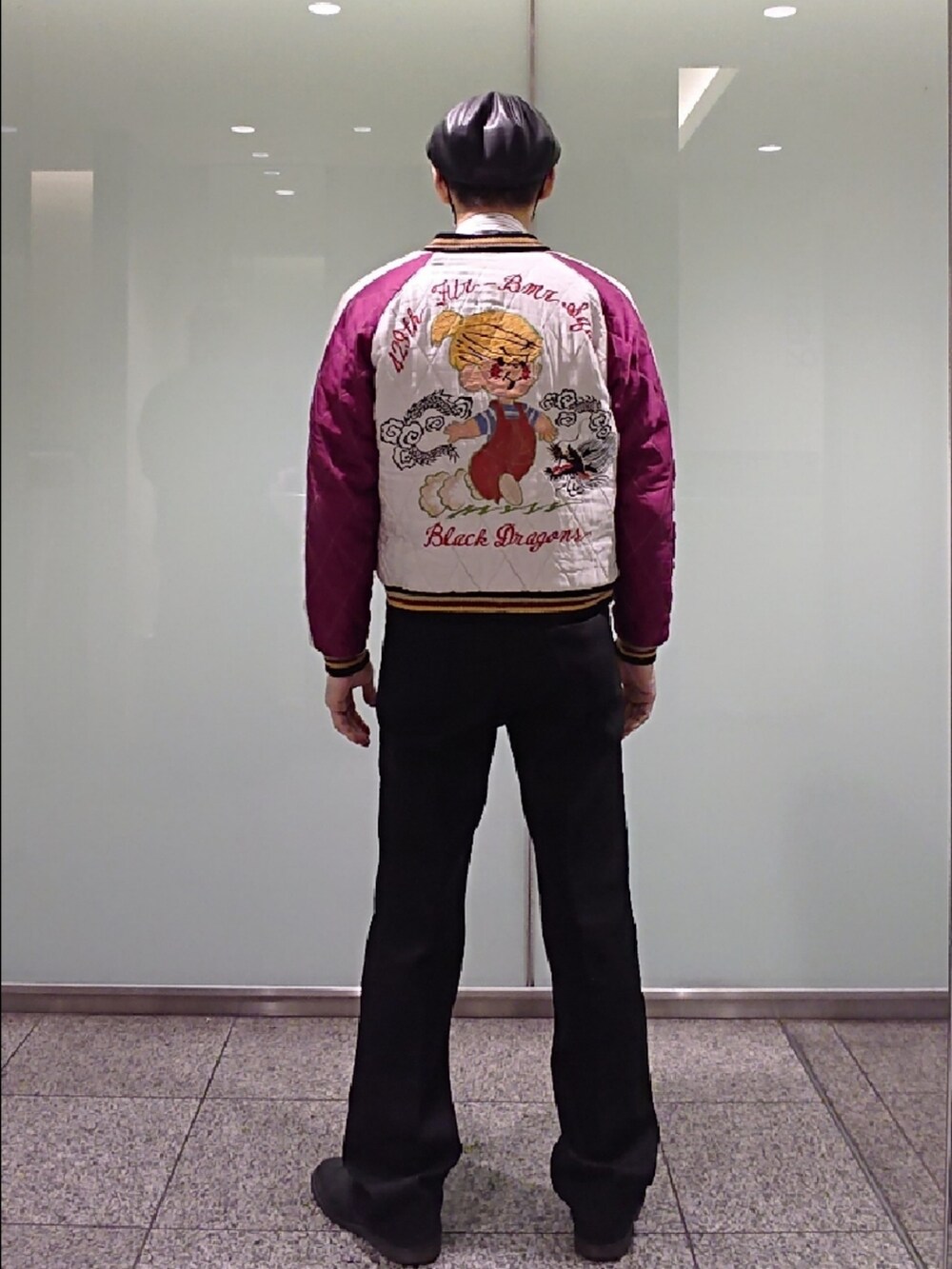 「ハンチング帽、スカジャン、ドレスシャツ、ネクタイ、スラックス、スタプレ、ドレスシューズ、WEGO、TAILOR TOYO、ポロラルフローレン、ungaro、リーバイス、ドクターマーチン、テイストミックス」|「WEGOのWEGO/フェイクレザーハンチング(ハンチング/ベレー帽、ブラック系)」を使った、たっくんさん(メンズ・176cm)の春コーディネートの2枚目の写真