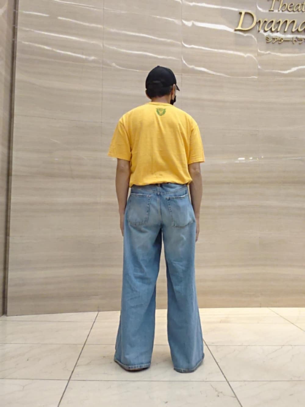 「キャップ、Tシャツ、ワイドデニム、スニーカー、ストリート、Y-3、HUMAN MADE、ZARA、アレキサンダーワン×アディダス」｜「Y-3のアイテム（キャップ、ブラック系）」を使った、たっくんさん（メンズ・176cm）の夏コーディネートの2枚目の写真