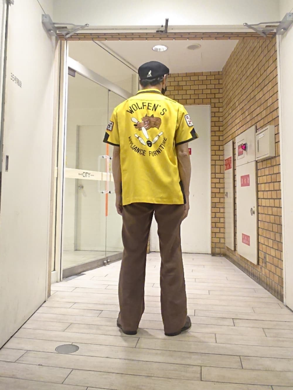 「ハンチング、ボーリングシャツ、タンクトップ、スタプレ、ドレスシューズ、KANGOL、US古着、H&M、リーバイス、BOSTONIAN」｜「KANGOLのKANGOL（カンゴール）WOOL 504/ウールハンチング/ベレー帽 メンズ レディース（ハンチング/ベレー帽、ブラック系）」を使った、たっくんさん（メンズ・176cm）の夏コーディネートの2枚目の写真