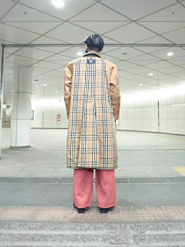 「ハンチング帽、トレンチコート、ニットベスト、ドレスシャツ、スラックス、カラーパンツ、グルカサンダル、WEGO、PAGEBOY、ブルックスブラザーズ、バーバリー、コーエン(coen)、BEAMS、インサイドアウト」|「WEGOのWEGO/フェイクレザーハンチング(ハンチング/ベレー帽、ブラック系)」を使った、たっくんさん(メンズ・176cm)の春コーディネートの2枚目の写真
