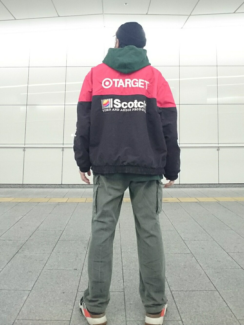 「ニットキャップ、ベースボールキャップ、レーシングジャケット、パーカー、カーゴパンツ、スニーカー、ストリート、WEGO、starter、チャンピオン、ashleysewnproduct、ドイツ軍、アレキサンダーワン×アディダス」|「WEGOのWEGO/ロゴコットン2WAYショートニットキャップ(ニットキャップ/ビーニー、その他)」を使った、たっくんさん(メンズ・176cm)の秋コーディネートの2枚目の写真