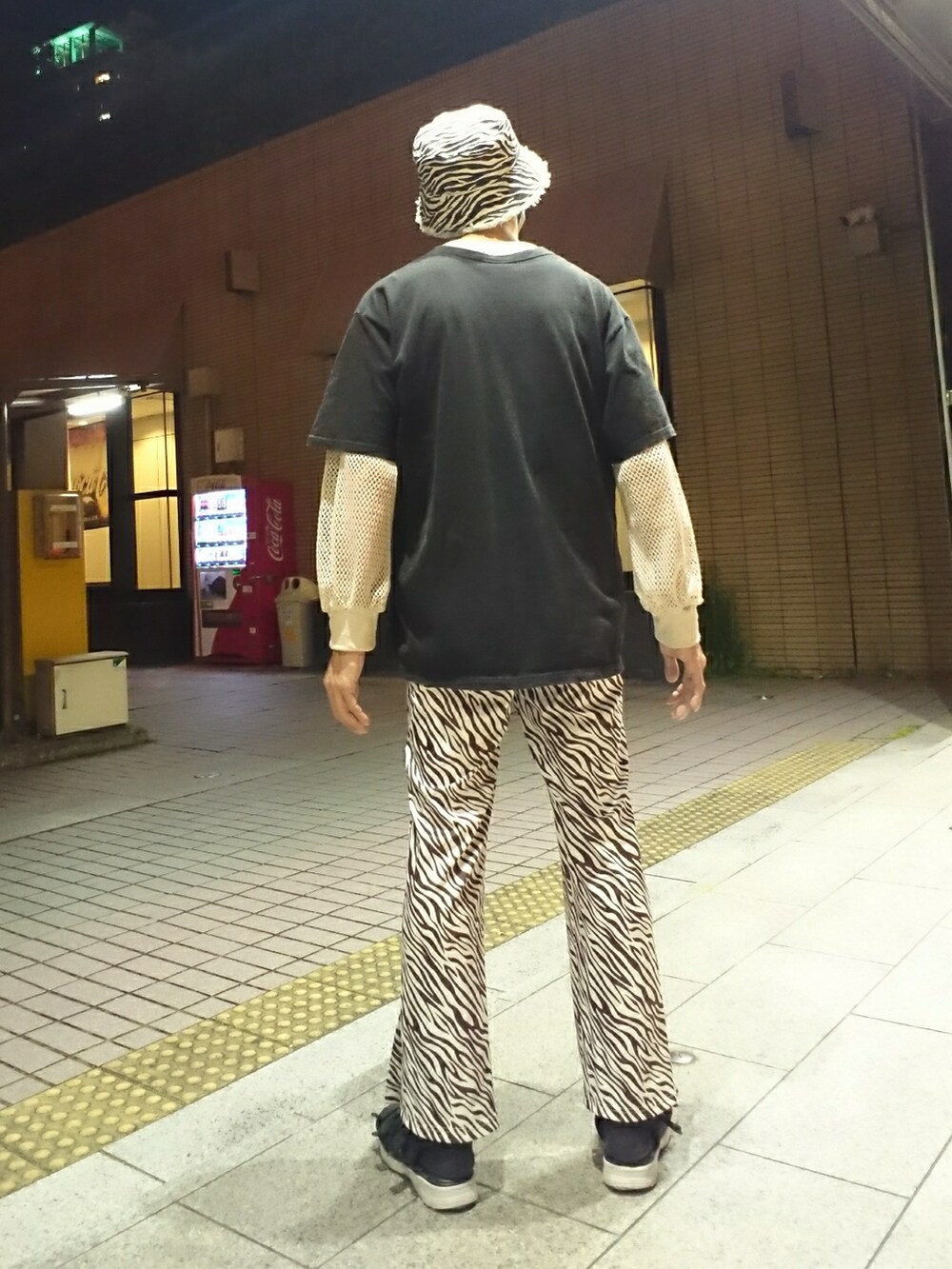 「バケットハット、Tシャツ、メッシュトップス、スリットパンツ、スポサン、ゼブラ柄、WEGO、シュプリーム×ヨウジヤマモト、clear、ルイス(Lui's)、しましまフェス2022」|「WEGOのアイテム(ハット、ホワイト系)」を使った、たっくんさん(メンズ・176cm)の春コーディネートの2枚目の写真