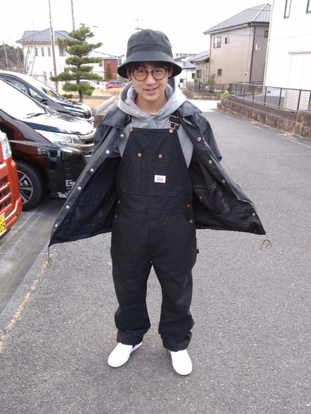 「BLUCO、ROUND HOUSE、Chippewa、オーバーオール、オーバーオールコーデ、休日コーデ、アメカジコーデ、メンズコーデ、ワークスタイル、40代ファッション」｜「Chippewaのアイテム（ブーツ、ブラック系）」を使った、あきらさん（メンズ・170cm）の冬コーディネートの2枚目の写真