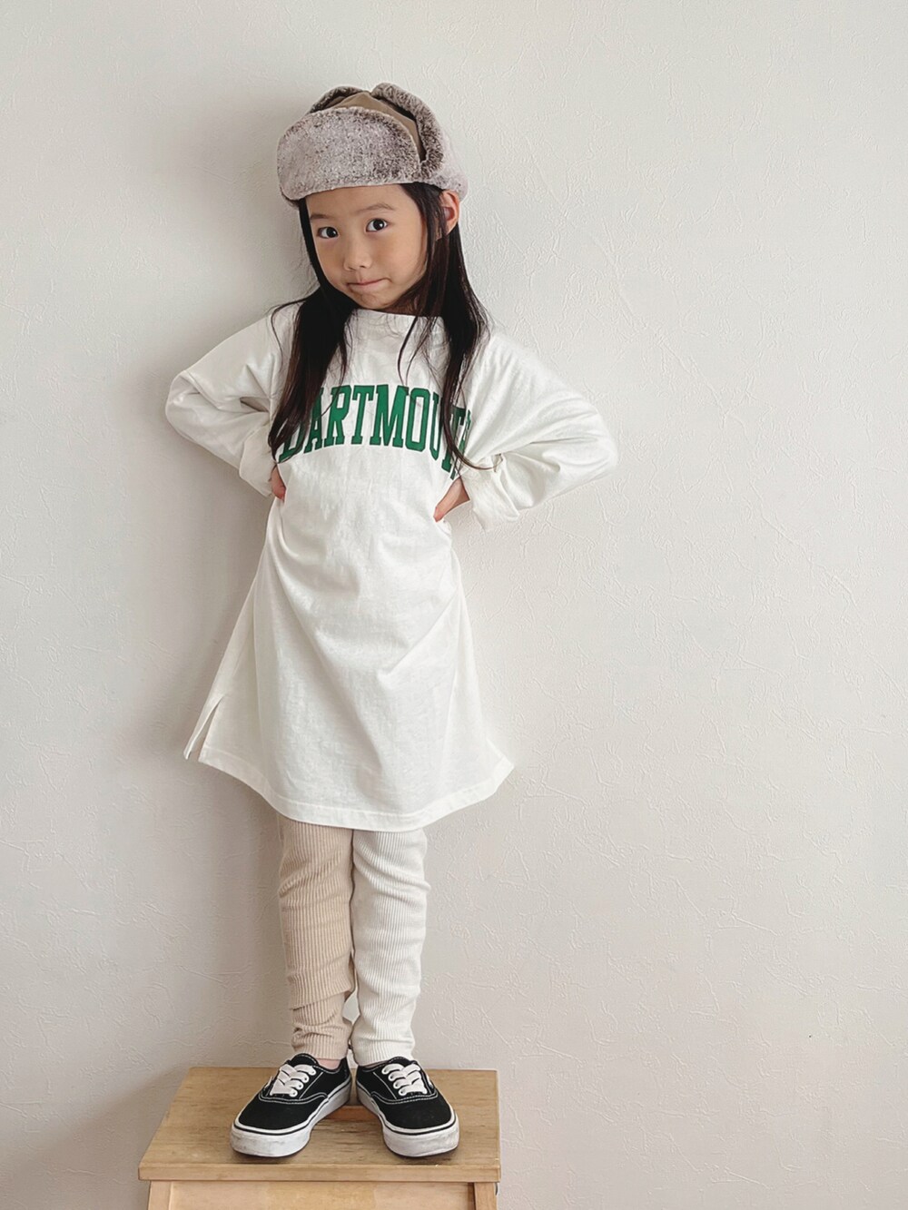 「WEARハロウィン2022、プチプラ、ホワイト、ホワイトコーデ、女の子、5歳、おんなのこ、おばけ、ワンピース、VANS、フライトキャップ」｜「coca（coca）のキッズ 親子お揃いビッグシルエットプリントチュニック（チュニック、ホワイト系）」を使った、ⓗⓜⓝさん（キッズ・100cm）の秋コーディネートの2枚目の写真