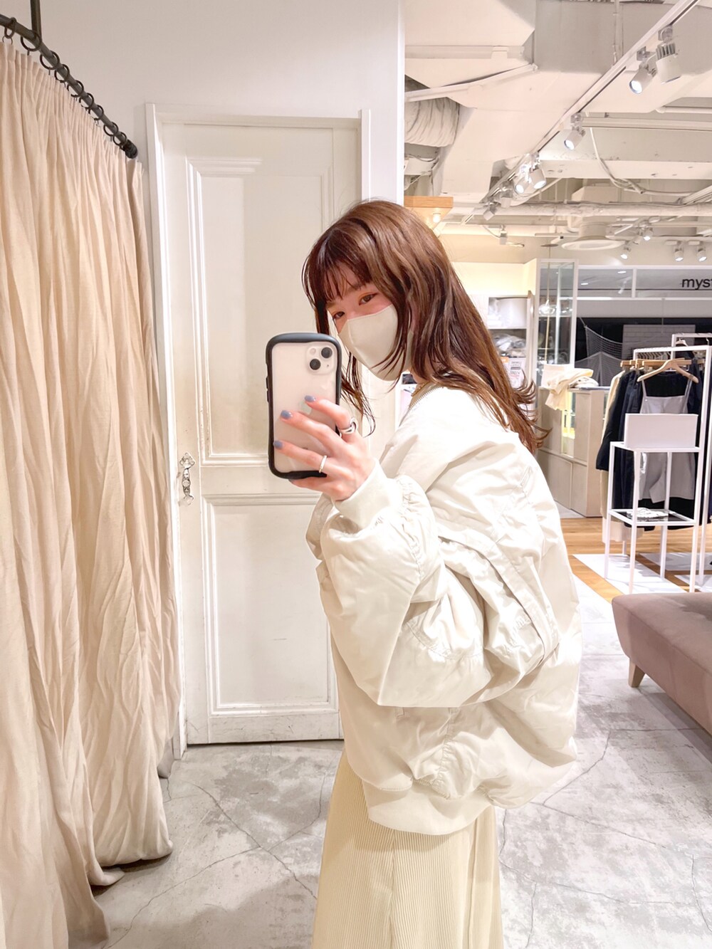 「秋服、カジュアルコーデ、大人女子、おしゃれさんと繋がりたい、mystic、mysticstaff、mystic横浜」｜「mysticのショートカーデワンピースSET（ワンピース、ベージュ系）」を使った、senahideshimaさん（レディース・162cm）の秋コーディネートの2枚目の写真