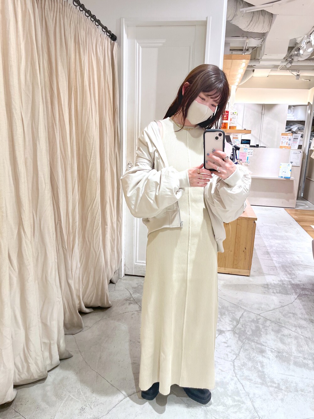 「秋服、カジュアルコーデ、大人女子、おしゃれさんと繋がりたい、mystic、mysticstaff、mystic横浜」｜「mysticのショートカーデワンピースSET（ワンピース、ベージュ系）」を使った、senahideshimaさん（レディース・162cm）の秋コーディネートの3枚目の写真