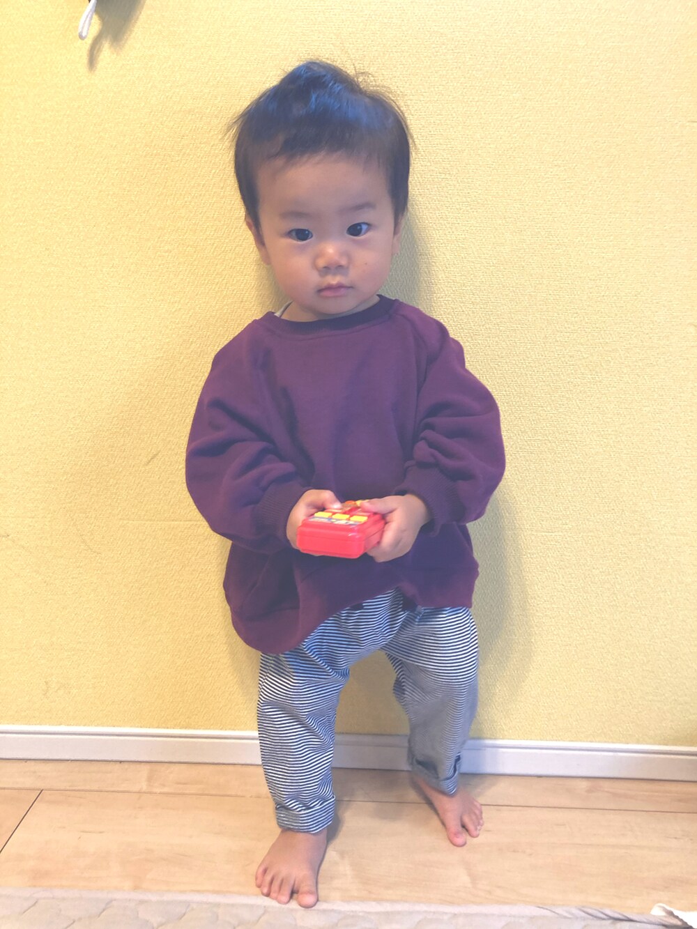 その他のスウェットパンツ、グリーン系のスウェットを着用したキッズの秋コーディネートの2枚目の写真