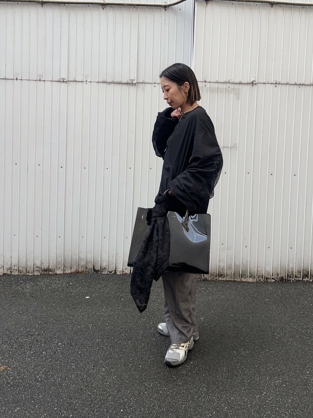 「アーバンリサーチ、スニーカー、URBANRESEARCH、春コーデ、LAATO、asics、hakuji、春アウターコーデ」|「PHILIPPE AUDIBERTのPHILIPPE AUDIBERT Kenton necklace(ネックレス、シルバー系)」を使った、SAKI.さん(レディース・160cm)の春コーディネートの3枚目の写真