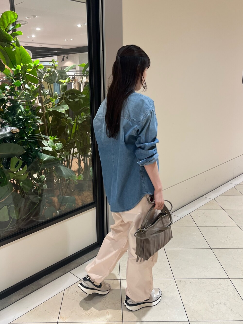 とやま(URBAN RESEARCH なんばCITY)|URBAN RESEARCHのTシャツ/カットソーを使ったコーディネート - WEAR