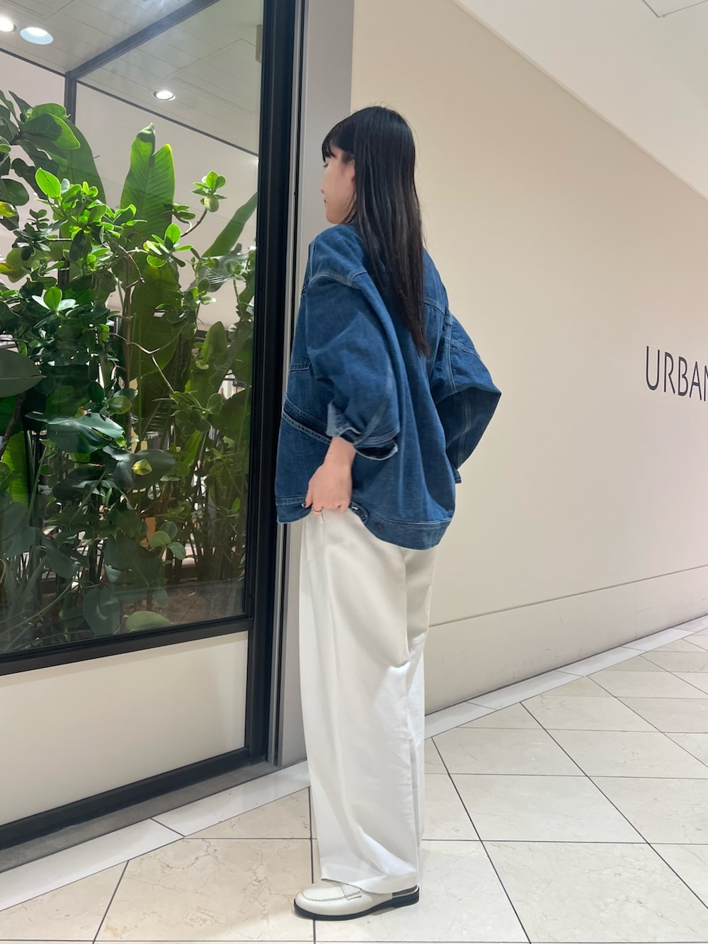 とやま(URBAN RESEARCH なんばCITY)|Leeのデニムジャケットを使ったコーディネート - WEAR