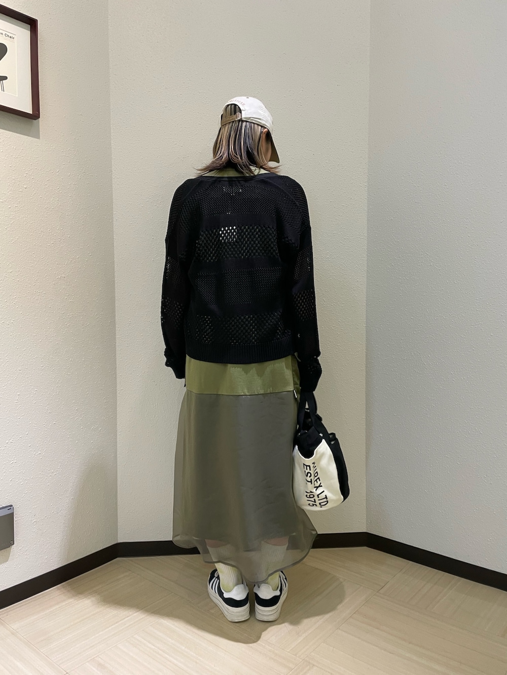 「AVIREX、AVIREXBelle、ootd、カジュアル、カジュアルコーデ、ワンピース、春コーデ、カーディガン、トートバッグ、タンクトップ、キャップ」｜「NEW ERAの《AVIREX × NEWERA》 9TWENTY POLO CAP U.S.A FLAG / ナイントゥエンティー ポロキャップ アメリカ国旗 / アヴィレックス / ニューエラ（キャップ、ホワイト系）」を使った、nagipiiさん（レディース・163cm）の春コーディネートの2枚目の写真