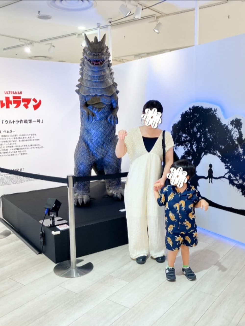 「お出かけコーデ、シンプルコーデ、オトナ女子、お洒落さんとつながりたい、スニーカー、きれいめカジュアル、オトナカワイイ、シンプルスタイル、ママコーデ、オトナカジュアル、低身長、レイヤードスタイル、モノトーン、30代コーデ、リュック」｜「Kastaneの【お気に入り登録3万突破/新色追加/2サイズ展開】ギャザーオールインワン（つなぎ/オールインワン、ホワイト系）」を使った、mさん（レディース・150cm）の夏コーディネートの2枚目の写真